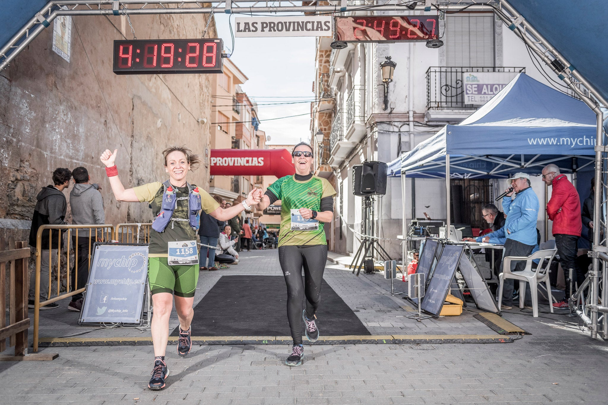 Galería de fotos de la llegada a meta de la carrera de 15 kilómetros del Trail de Montanejos 2018