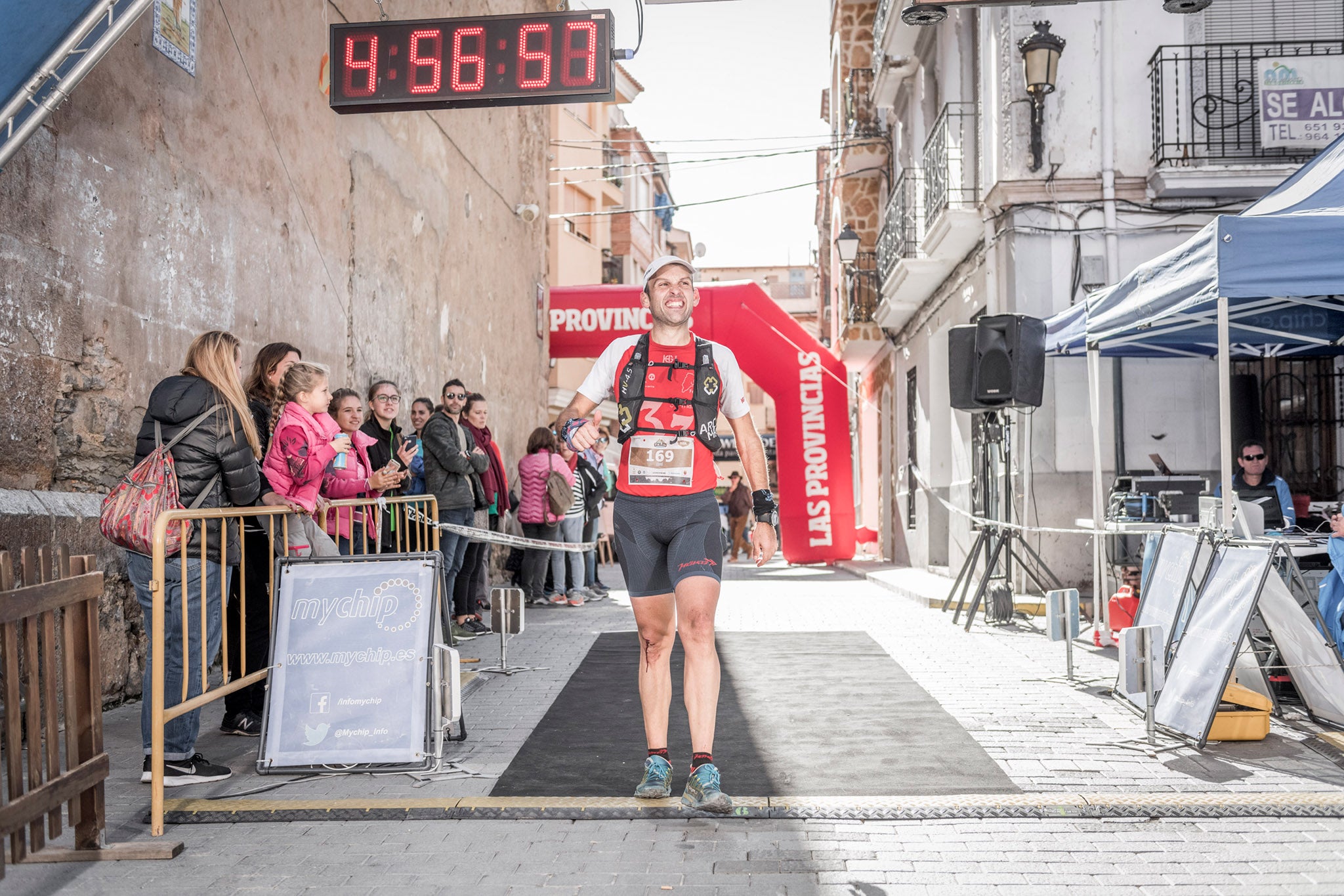 Galería de fotos de la llegada a meta de la carrera de 15 kilómetros del Trail de Montanejos 2018