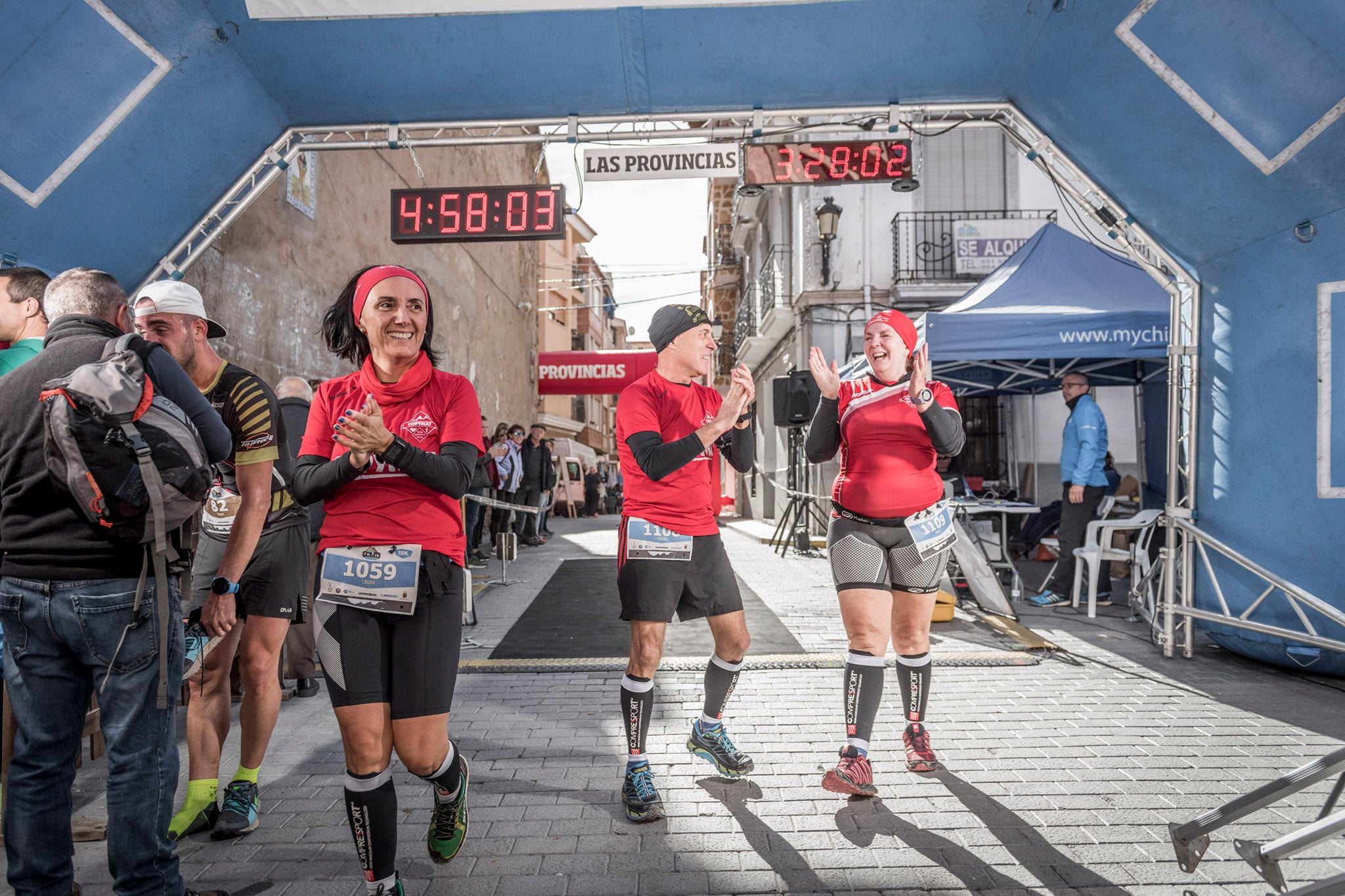 Galería de fotos de la llegada a meta de la carrera de 15 kilómetros del Trail de Montanejos 2018