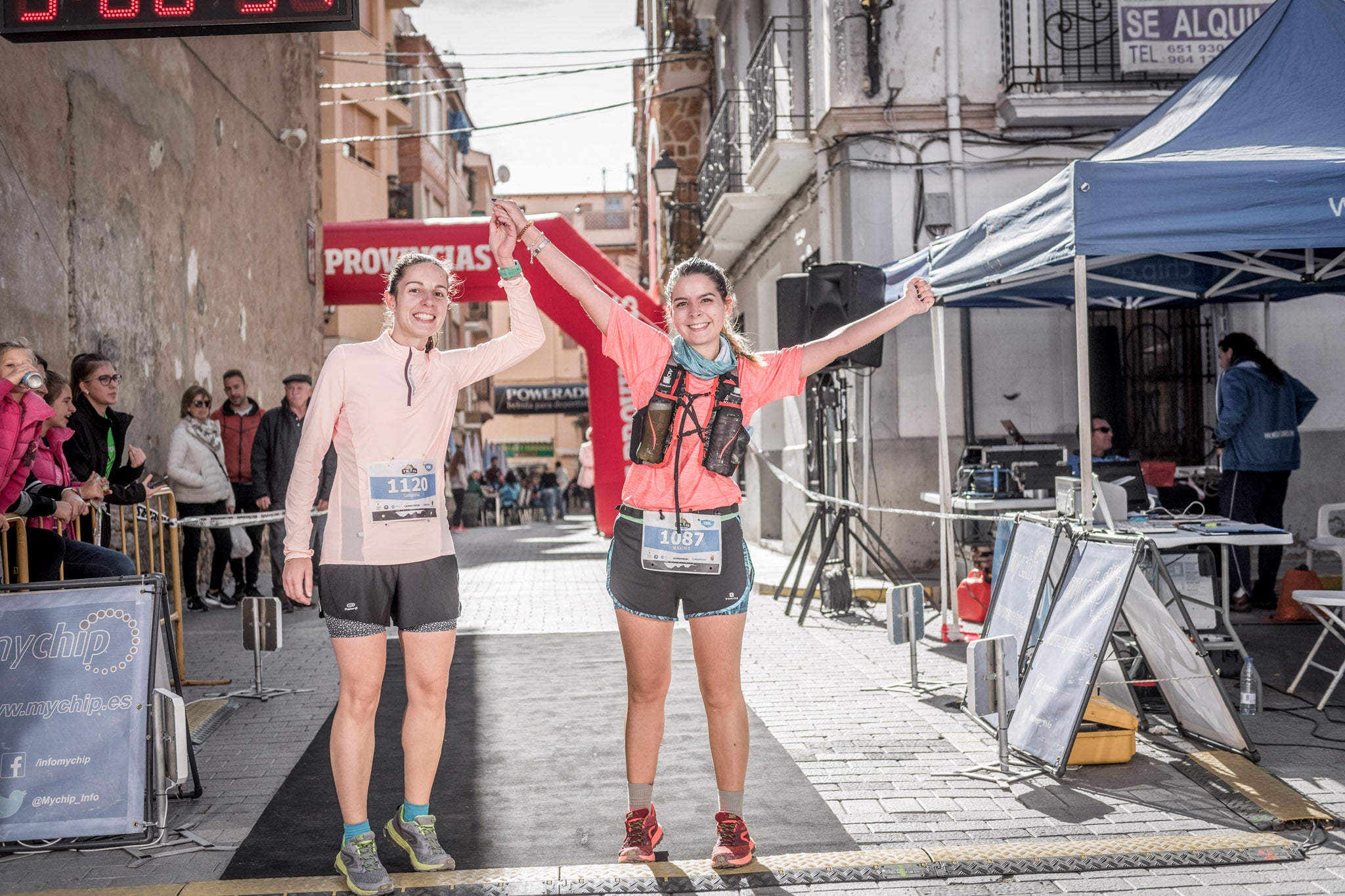 Galería de fotos de la llegada a meta de la carrera de 15 kilómetros del Trail de Montanejos 2018