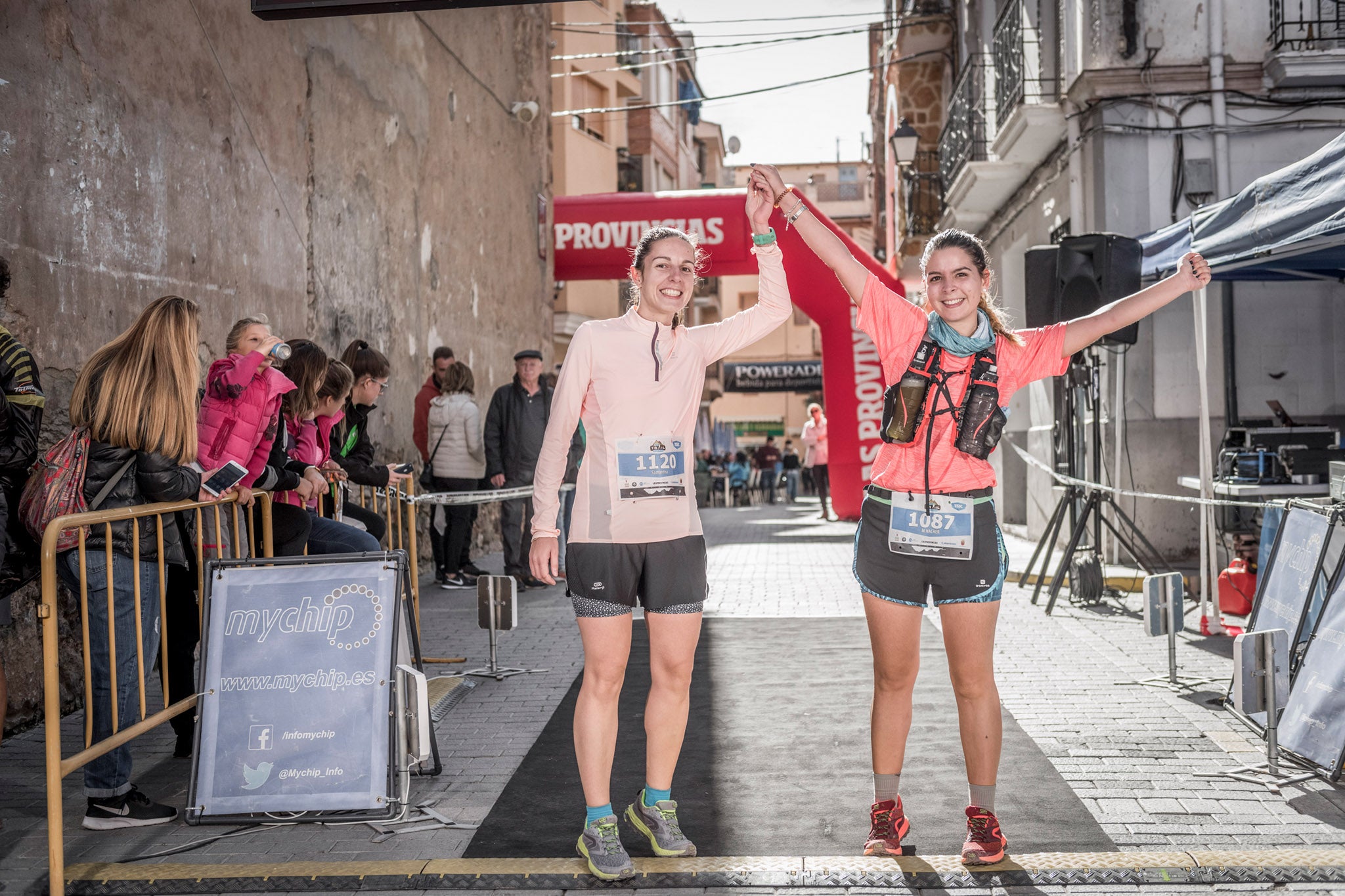 Galería de fotos de la llegada a meta de la carrera de 15 kilómetros del Trail de Montanejos 2018