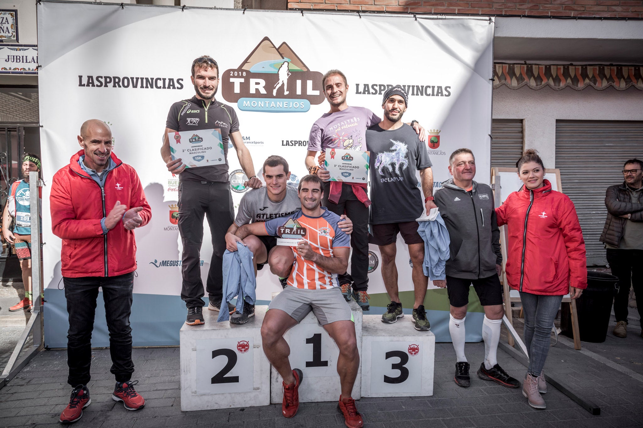 Galería de fotos de la llegada a meta de la carrera de 15 kilómetros del Trail de Montanejos 2018