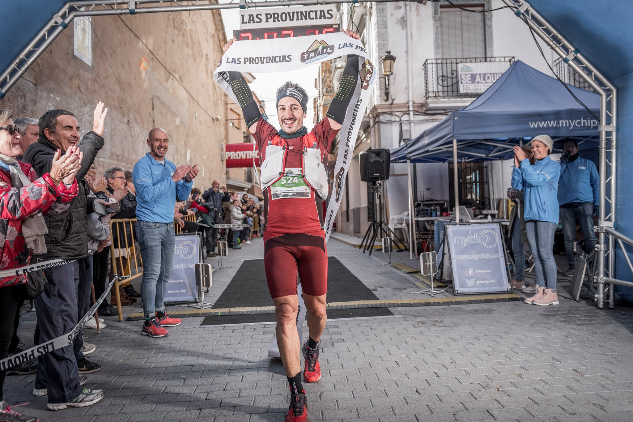 Galería de fotos de la llegada a meta de la carrera de 30 kilómetros del Trail de Montanejos 2018