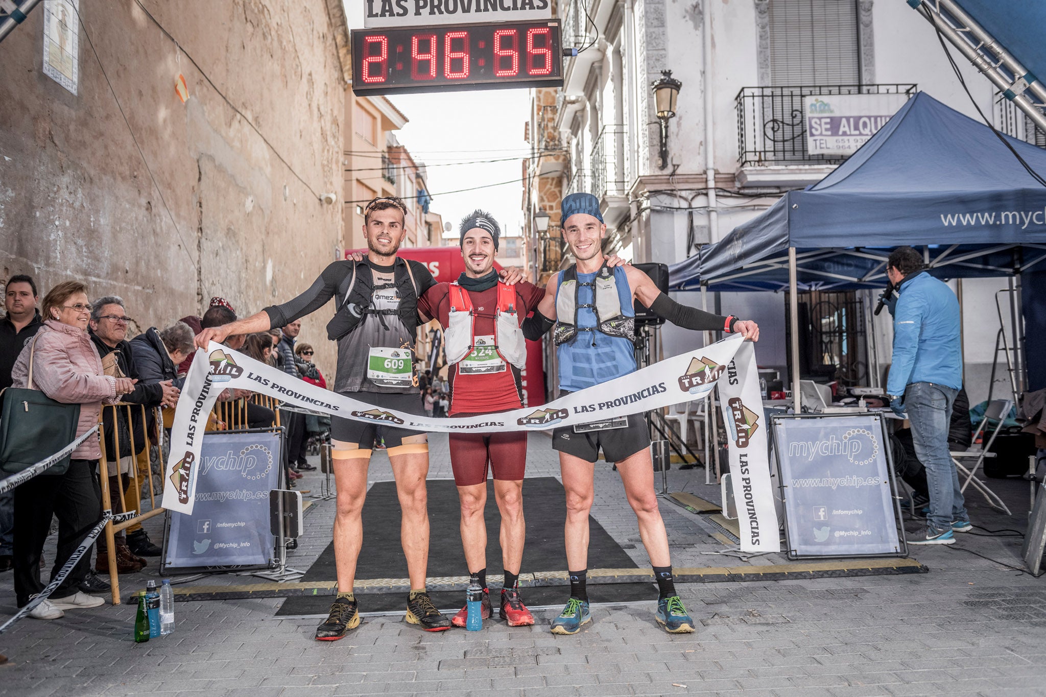 Galería de fotos de la llegada a meta de la carrera de 30 kilómetros del Trail de Montanejos 2018