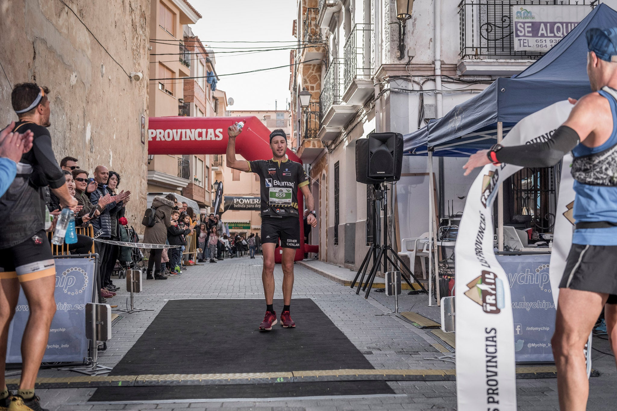 Galería de fotos de la llegada a meta de la carrera de 30 kilómetros del Trail de Montanejos 2018