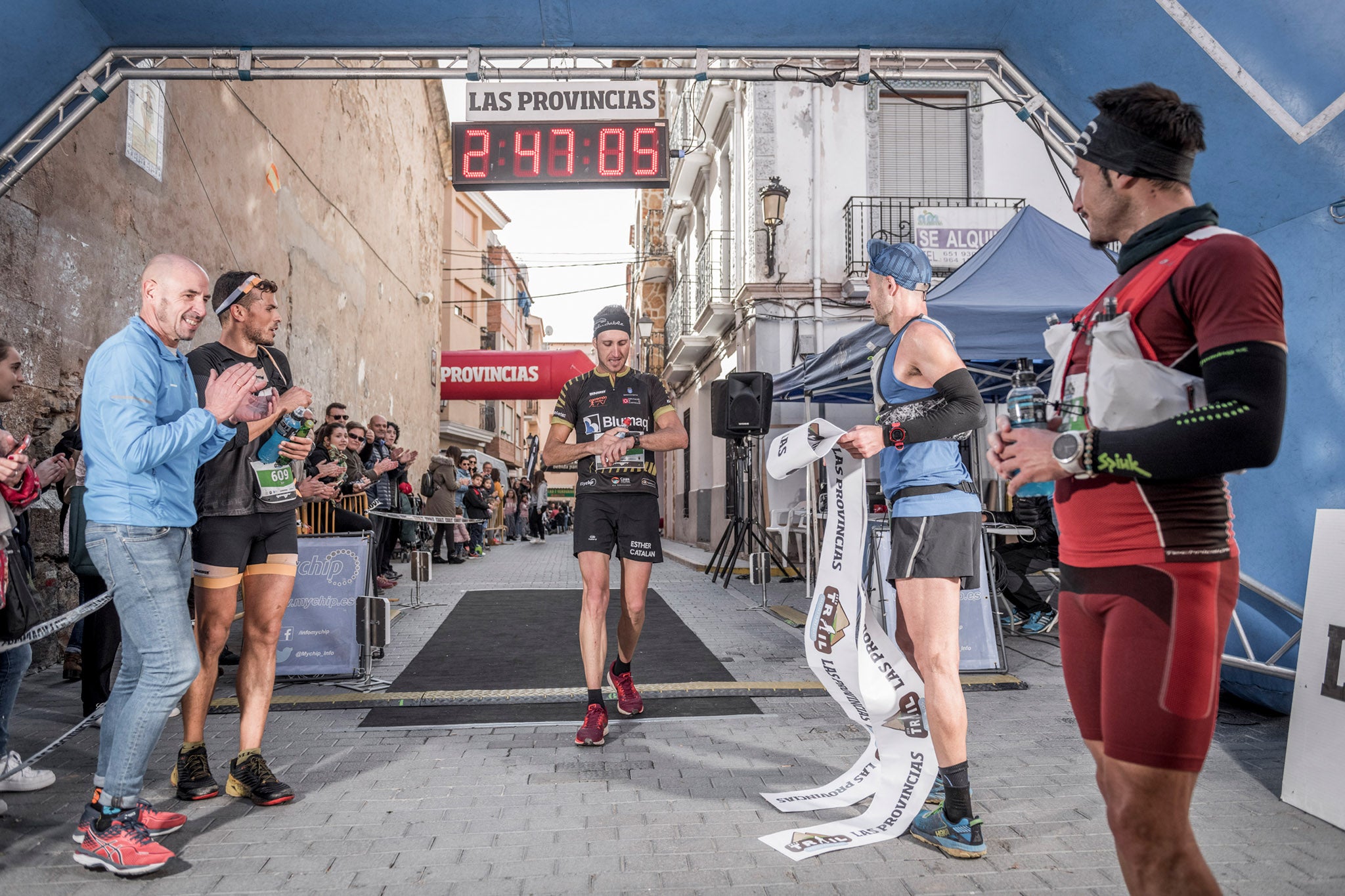 Galería de fotos de la llegada a meta de la carrera de 30 kilómetros del Trail de Montanejos 2018