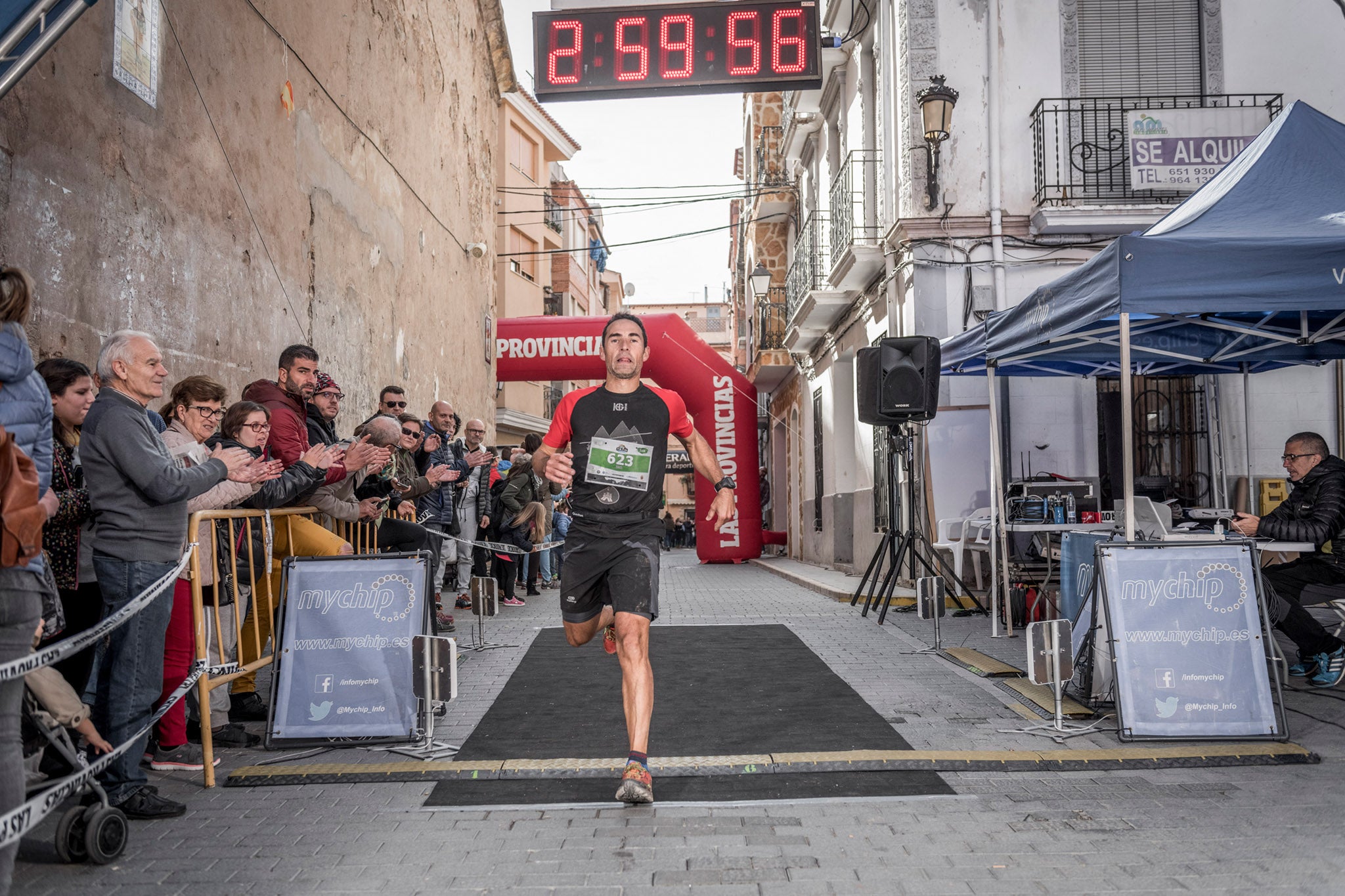 Galería de fotos de la llegada a meta de la carrera de 30 kilómetros del Trail de Montanejos 2018