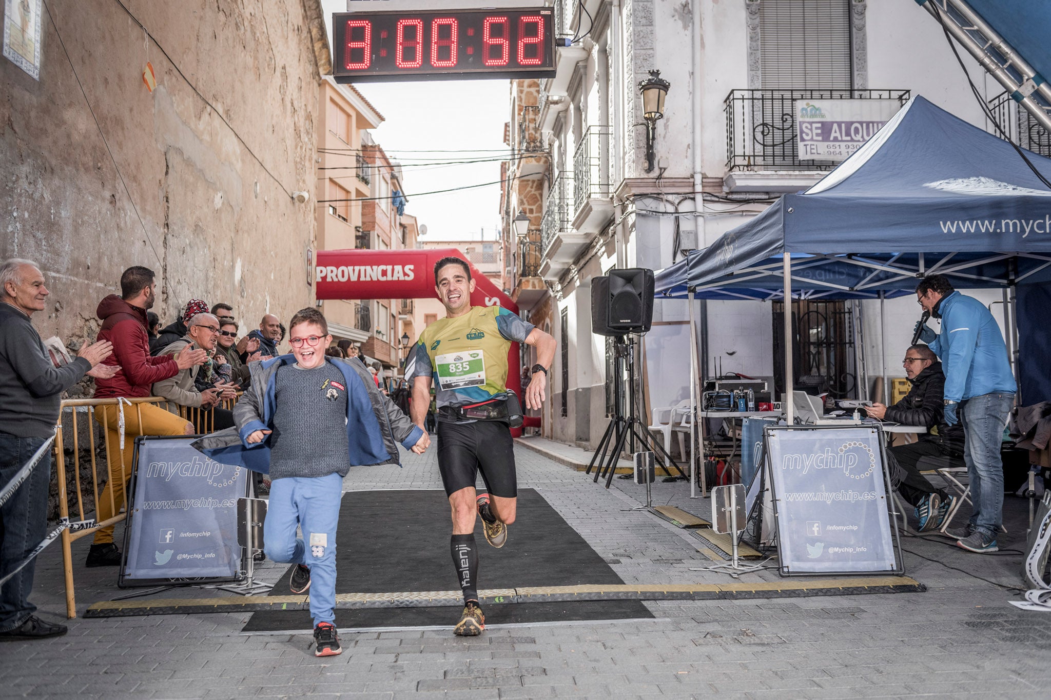 Galería de fotos de la llegada a meta de la carrera de 30 kilómetros del Trail de Montanejos 2018