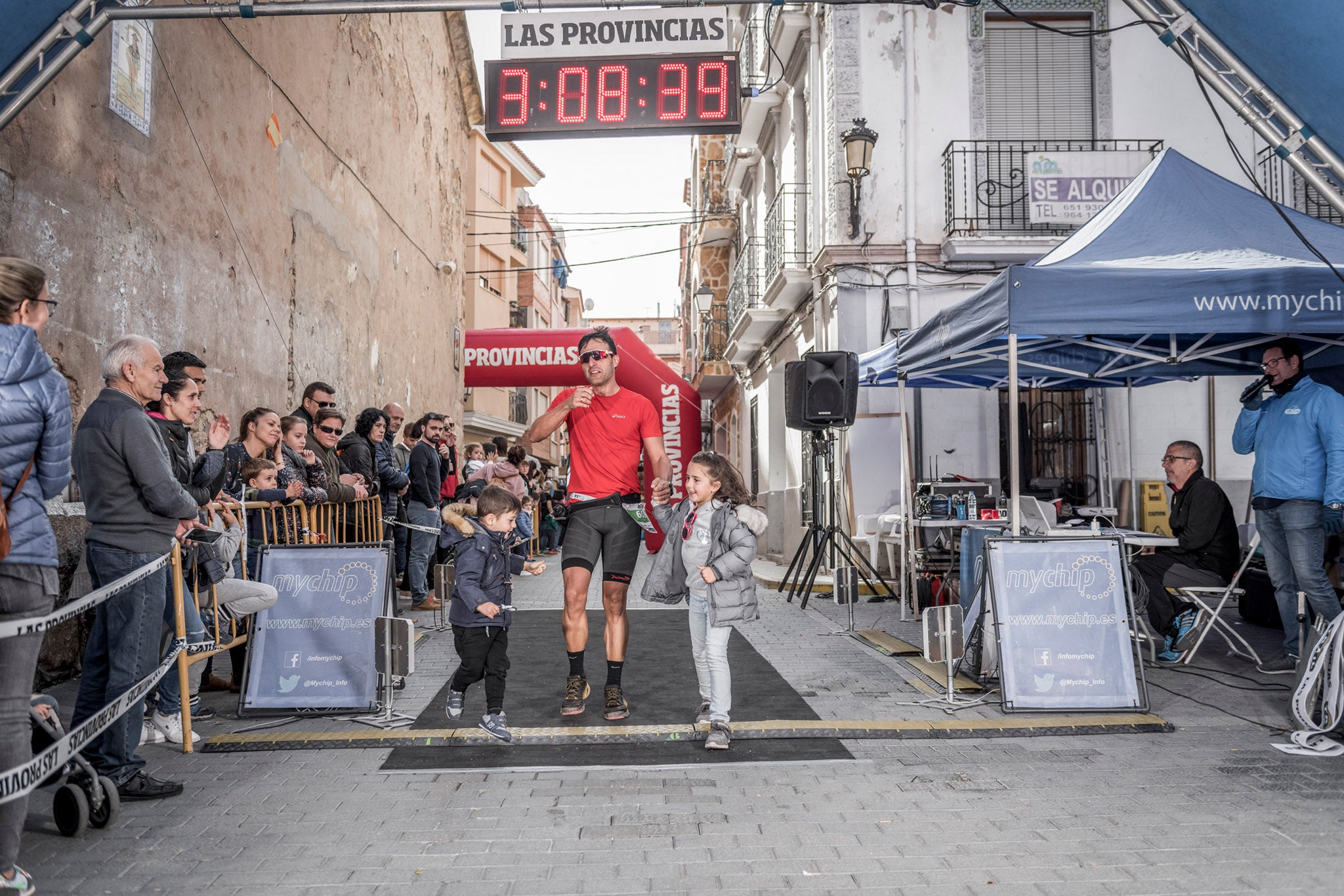 Galería de fotos de la llegada a meta de la carrera de 30 kilómetros del Trail de Montanejos 2018