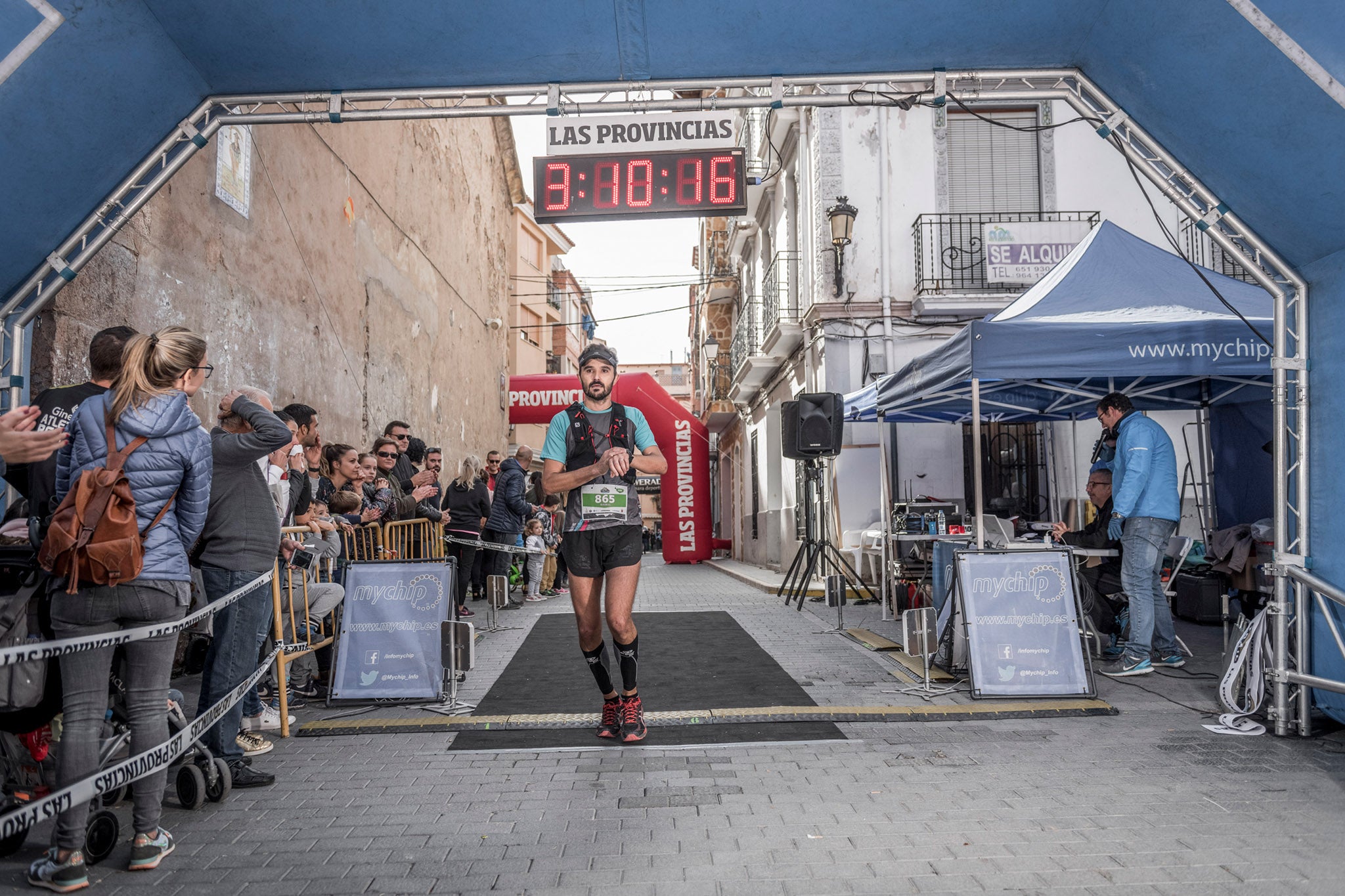 Galería de fotos de la llegada a meta de la carrera de 30 kilómetros del Trail de Montanejos 2018