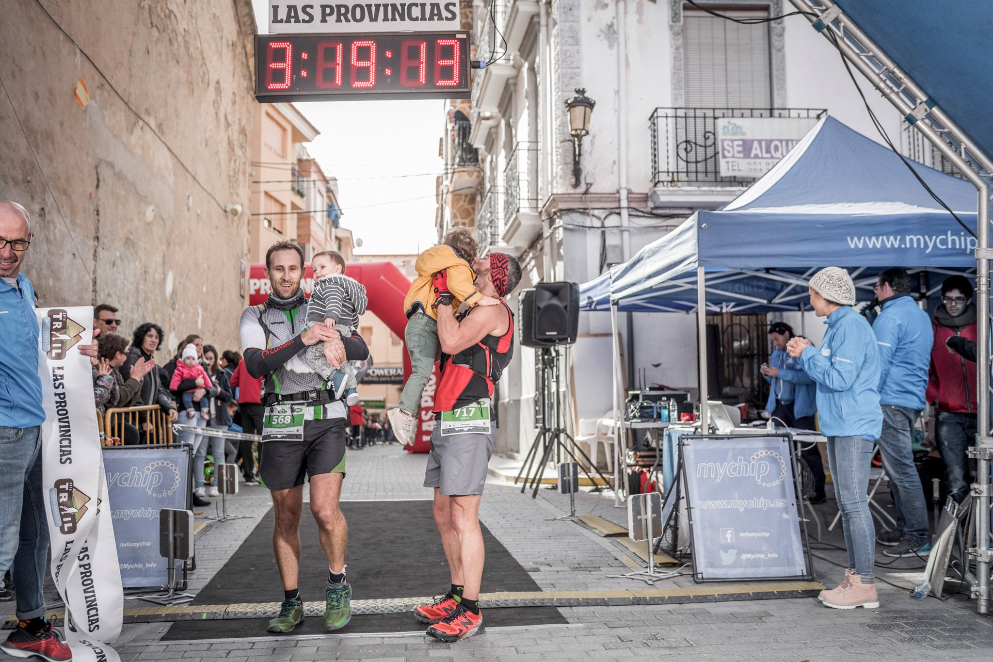 Galería de fotos de la llegada a meta de la carrera de 30 kilómetros del Trail de Montanejos 2018