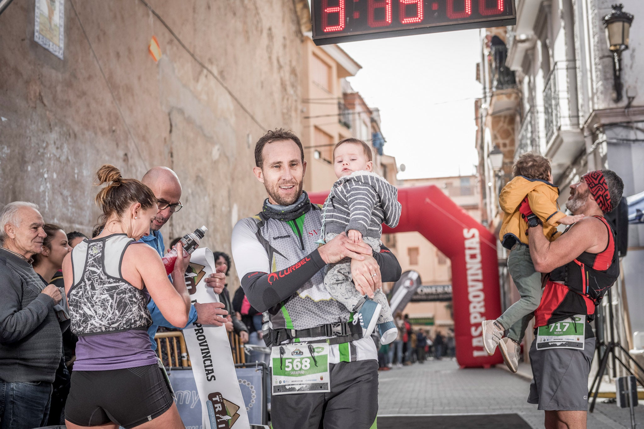 Galería de fotos de la llegada a meta de la carrera de 30 kilómetros del Trail de Montanejos 2018