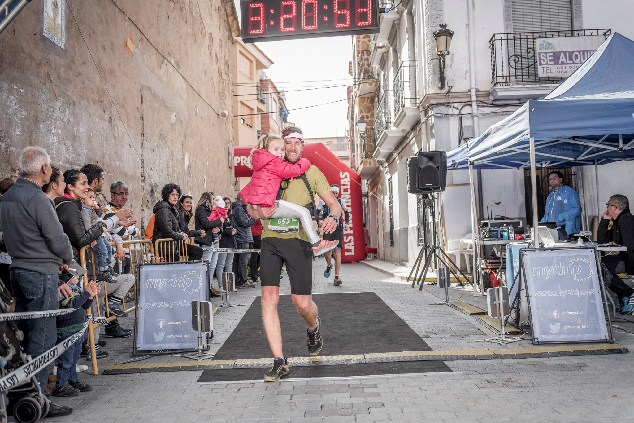 Galería de fotos de la llegada a meta de la carrera de 30 kilómetros del Trail de Montanejos 2018