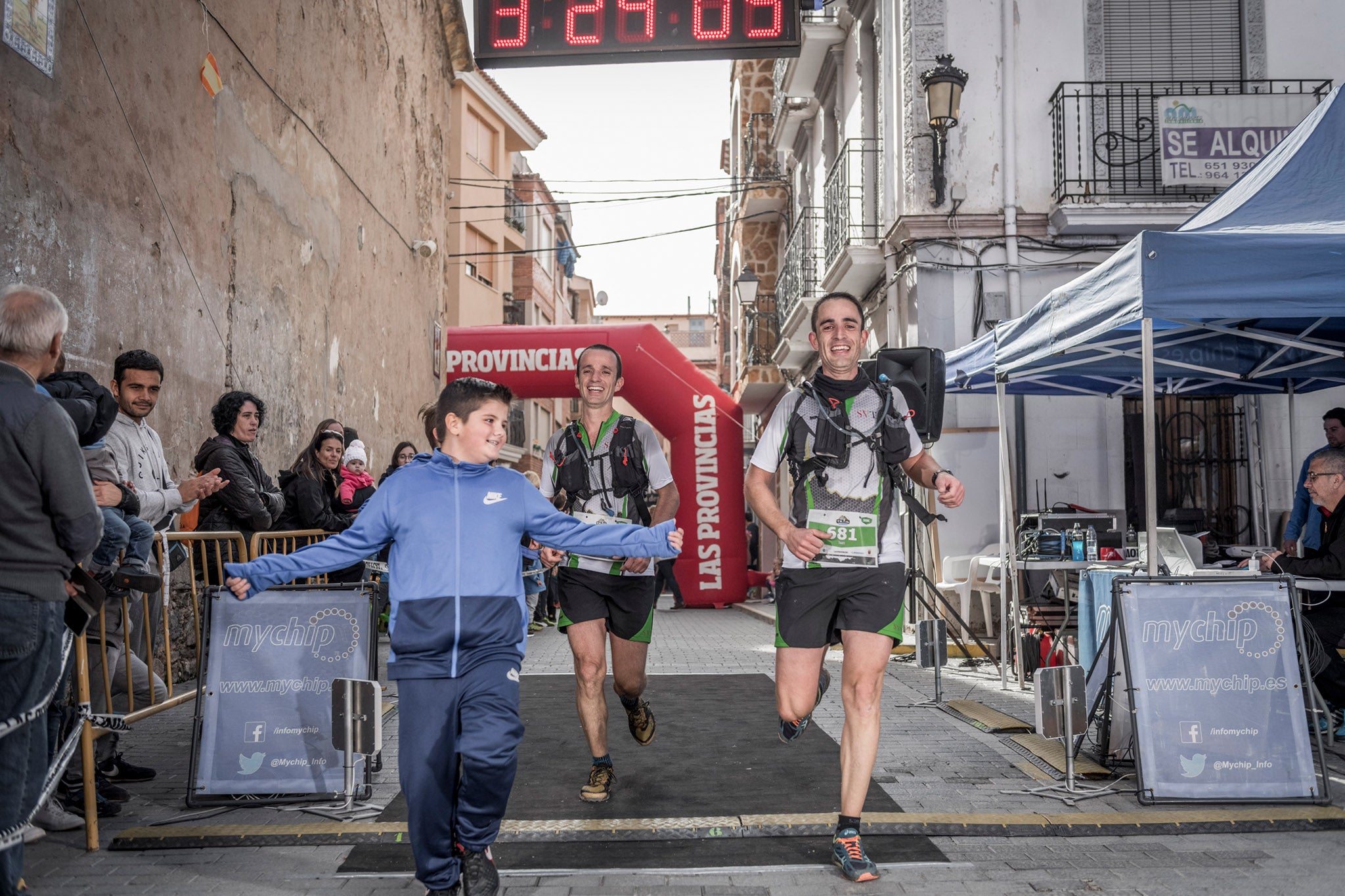 Galería de fotos de la llegada a meta de la carrera de 30 kilómetros del Trail de Montanejos 2018