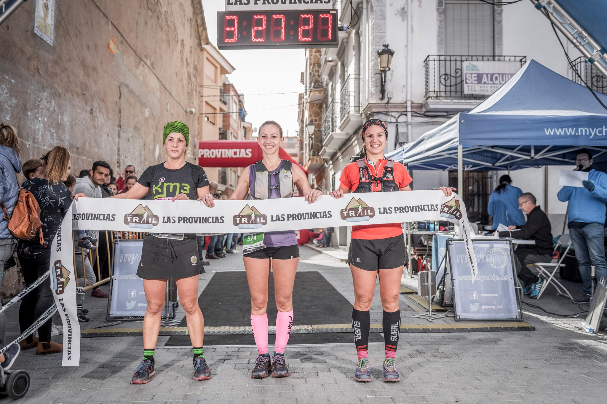 Galería de fotos de la llegada a meta de la carrera de 30 kilómetros del Trail de Montanejos 2018