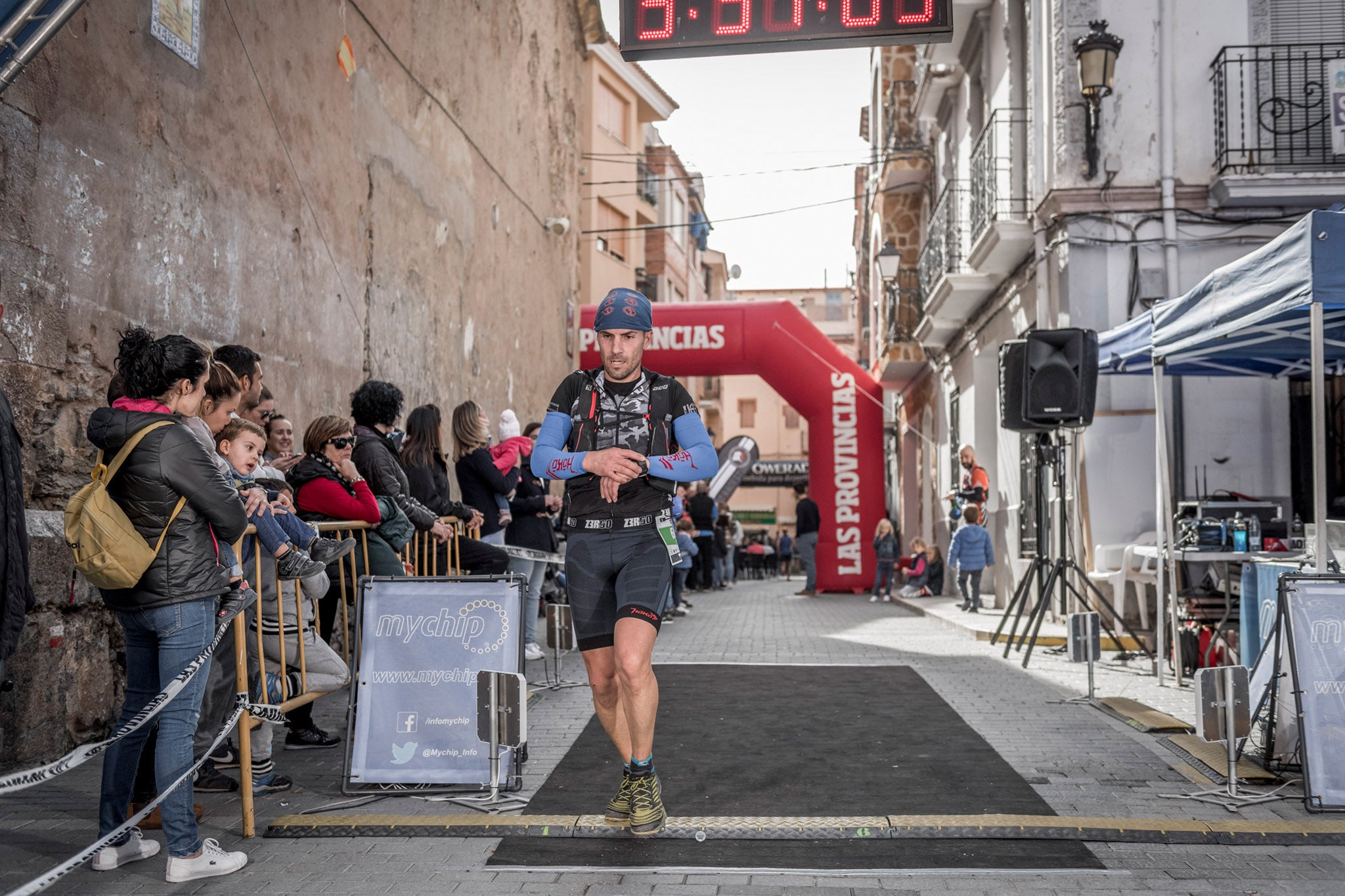 Galería de fotos de la llegada a meta de la carrera de 30 kilómetros del Trail de Montanejos 2018