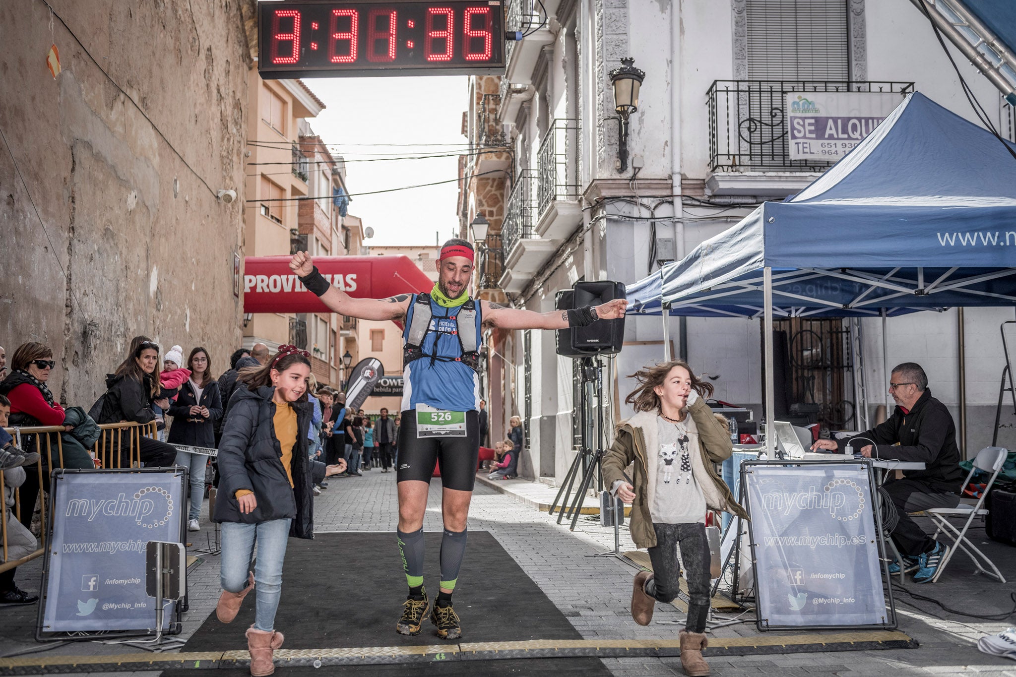 Galería de fotos de la llegada a meta de la carrera de 30 kilómetros del Trail de Montanejos 2018