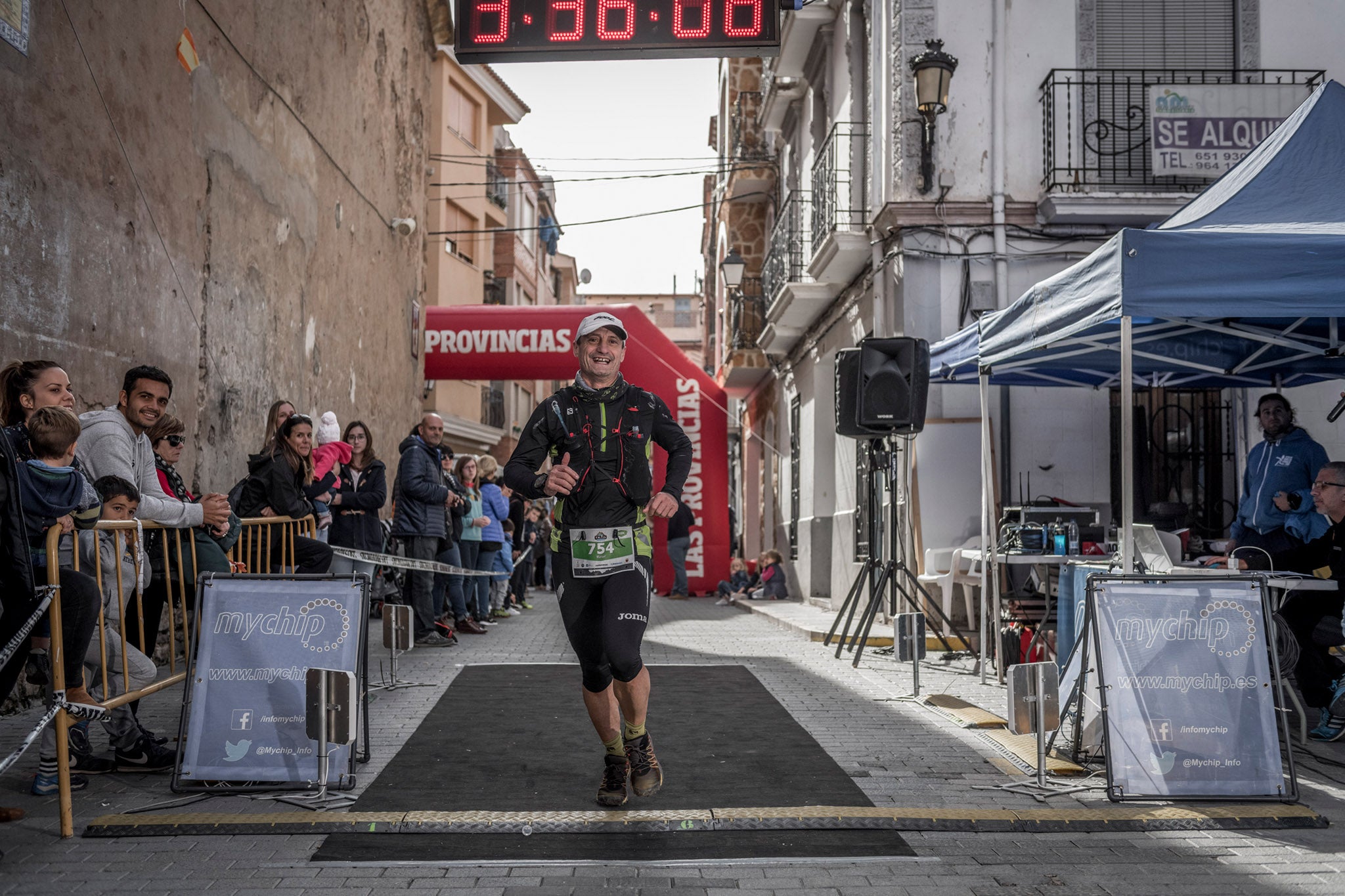 Galería de fotos de la llegada a meta de la carrera de 30 kilómetros del Trail de Montanejos 2018