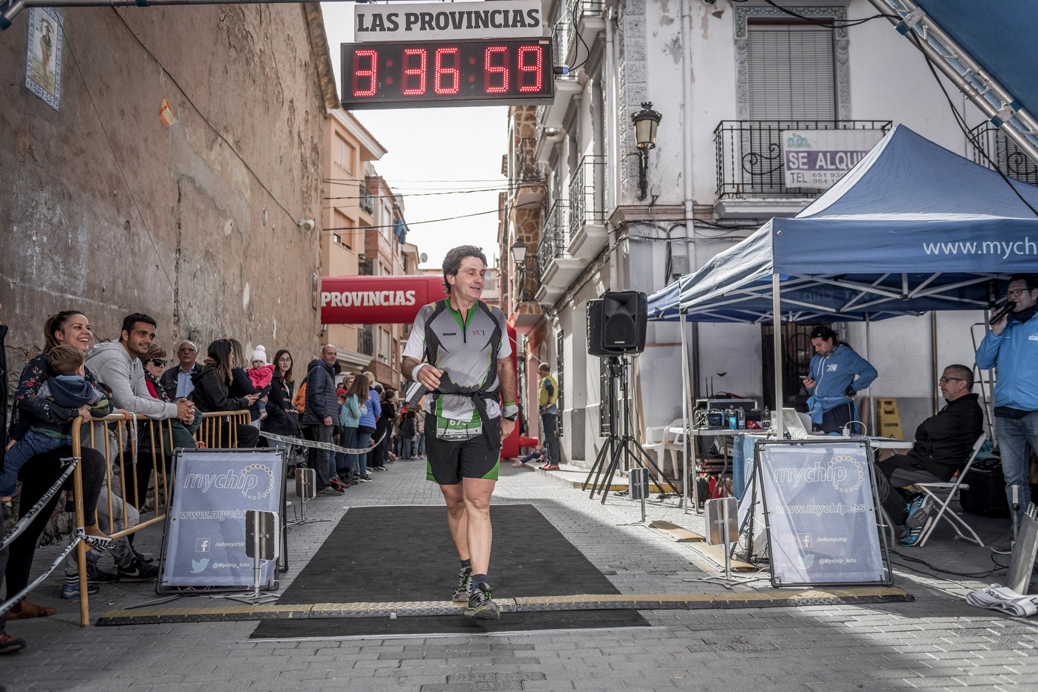 Galería de fotos de la llegada a meta de la carrera de 30 kilómetros del Trail de Montanejos 2018