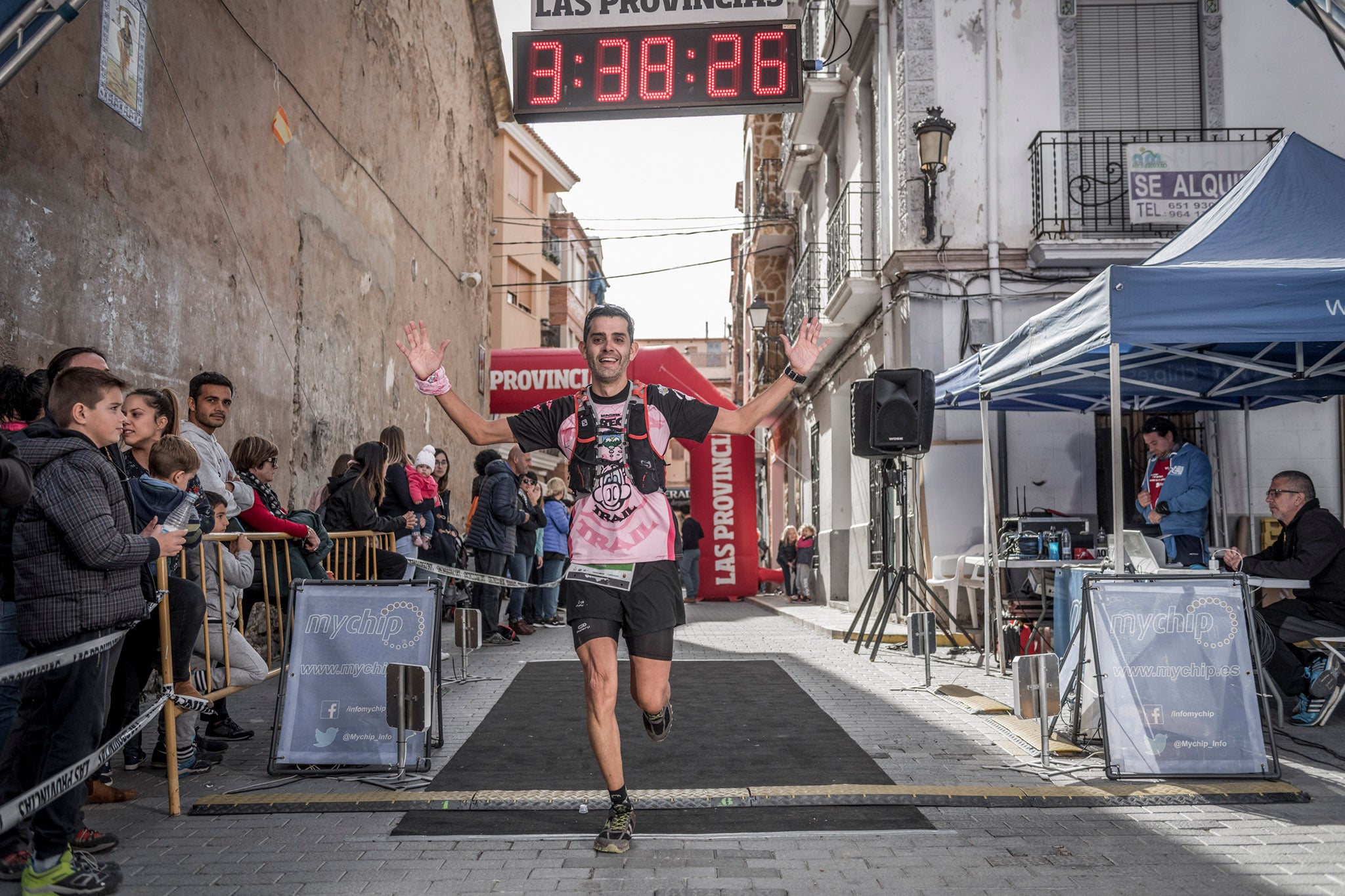 Galería de fotos de la llegada a meta de la carrera de 30 kilómetros del Trail de Montanejos 2018