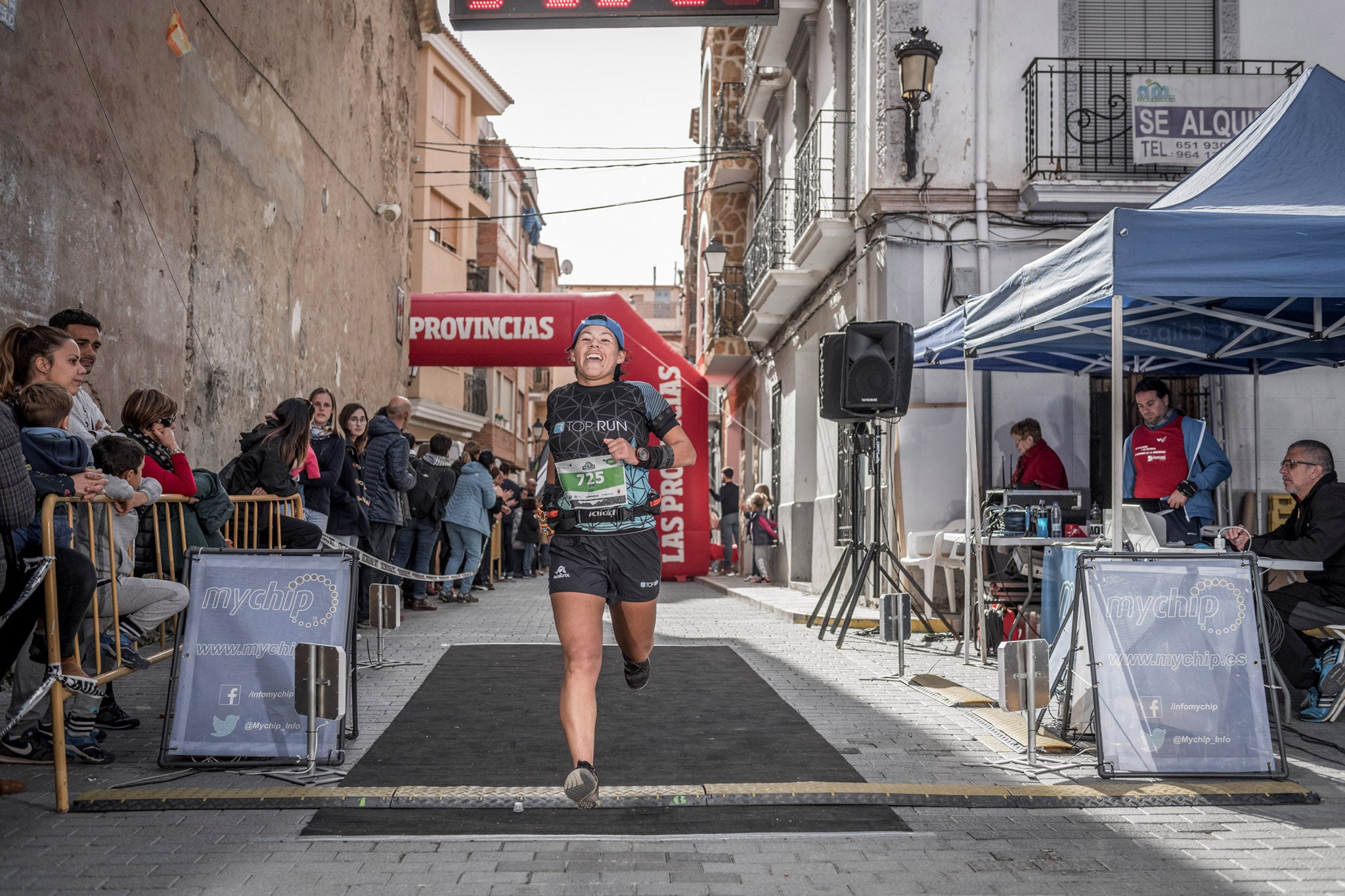 Galería de fotos de la llegada a meta de la carrera de 30 kilómetros del Trail de Montanejos 2018