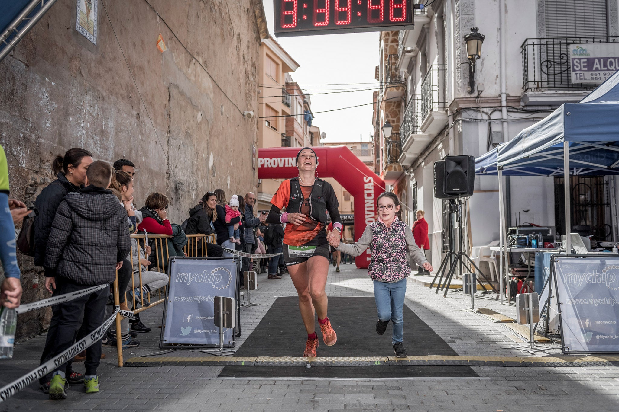 Galería de fotos de la llegada a meta de la carrera de 30 kilómetros del Trail de Montanejos 2018