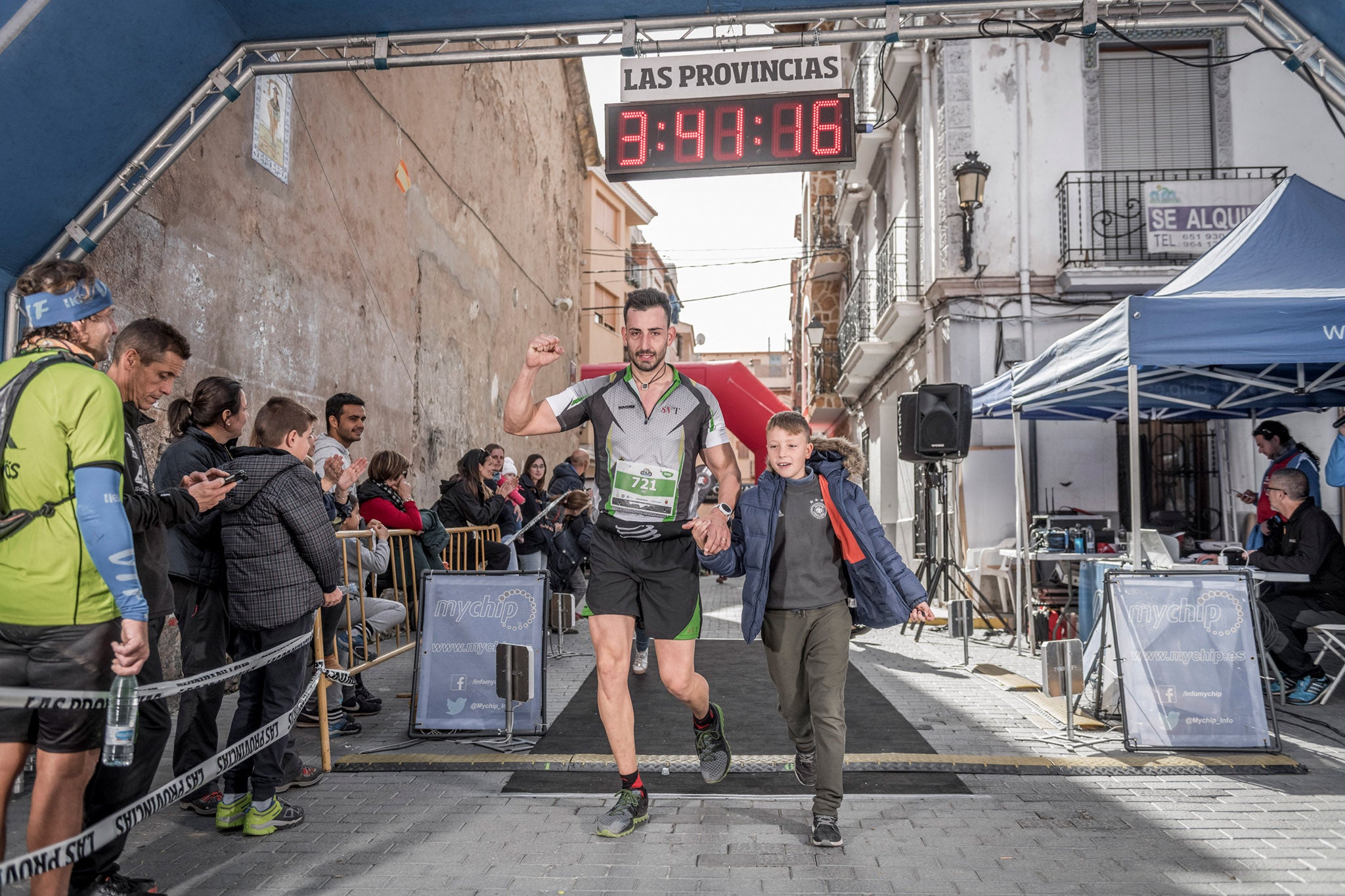 Galería de fotos de la llegada a meta de la carrera de 30 kilómetros del Trail de Montanejos 2018