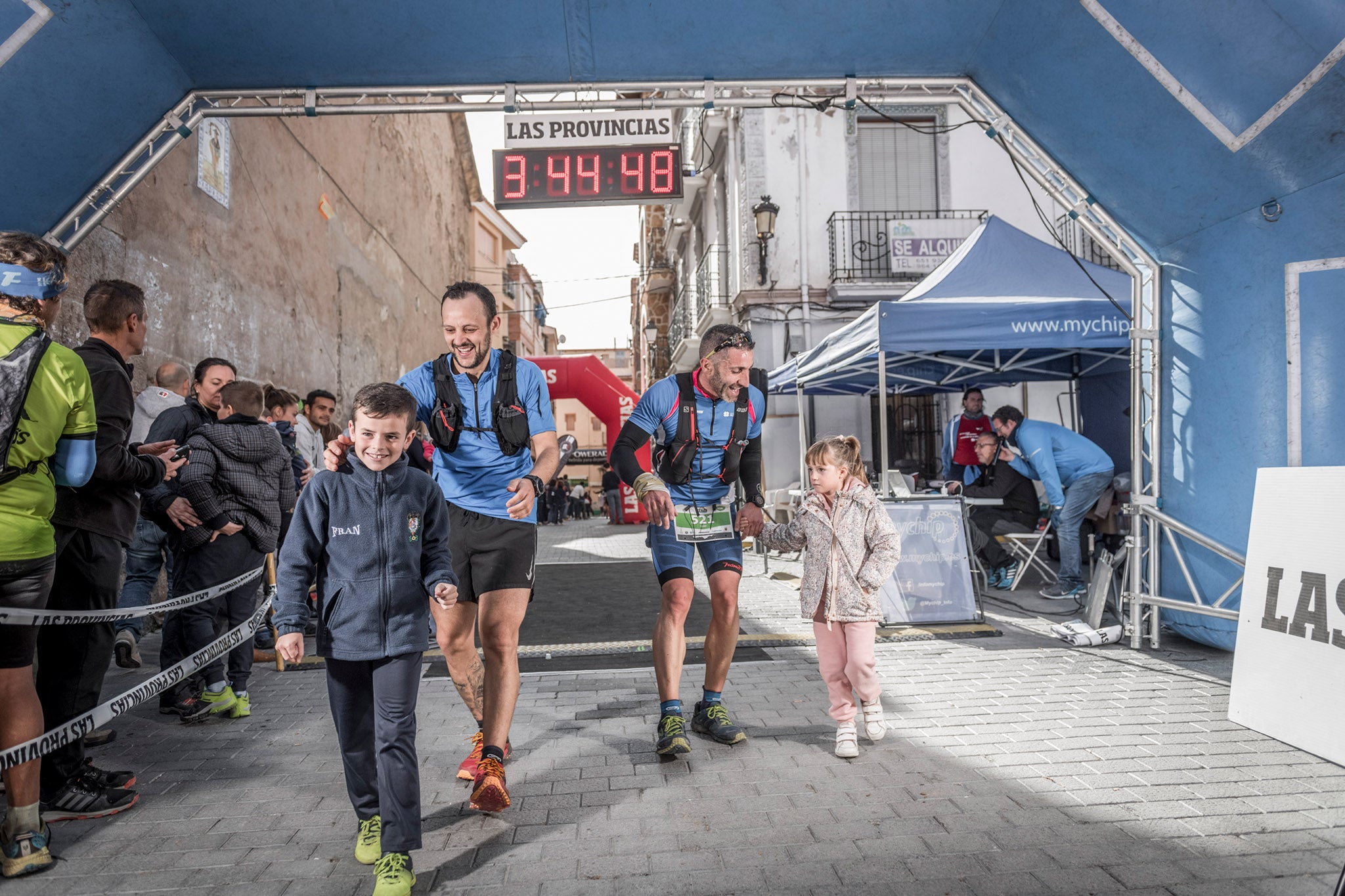 Galería de fotos de la llegada a meta de la carrera de 30 kilómetros del Trail de Montanejos 2018