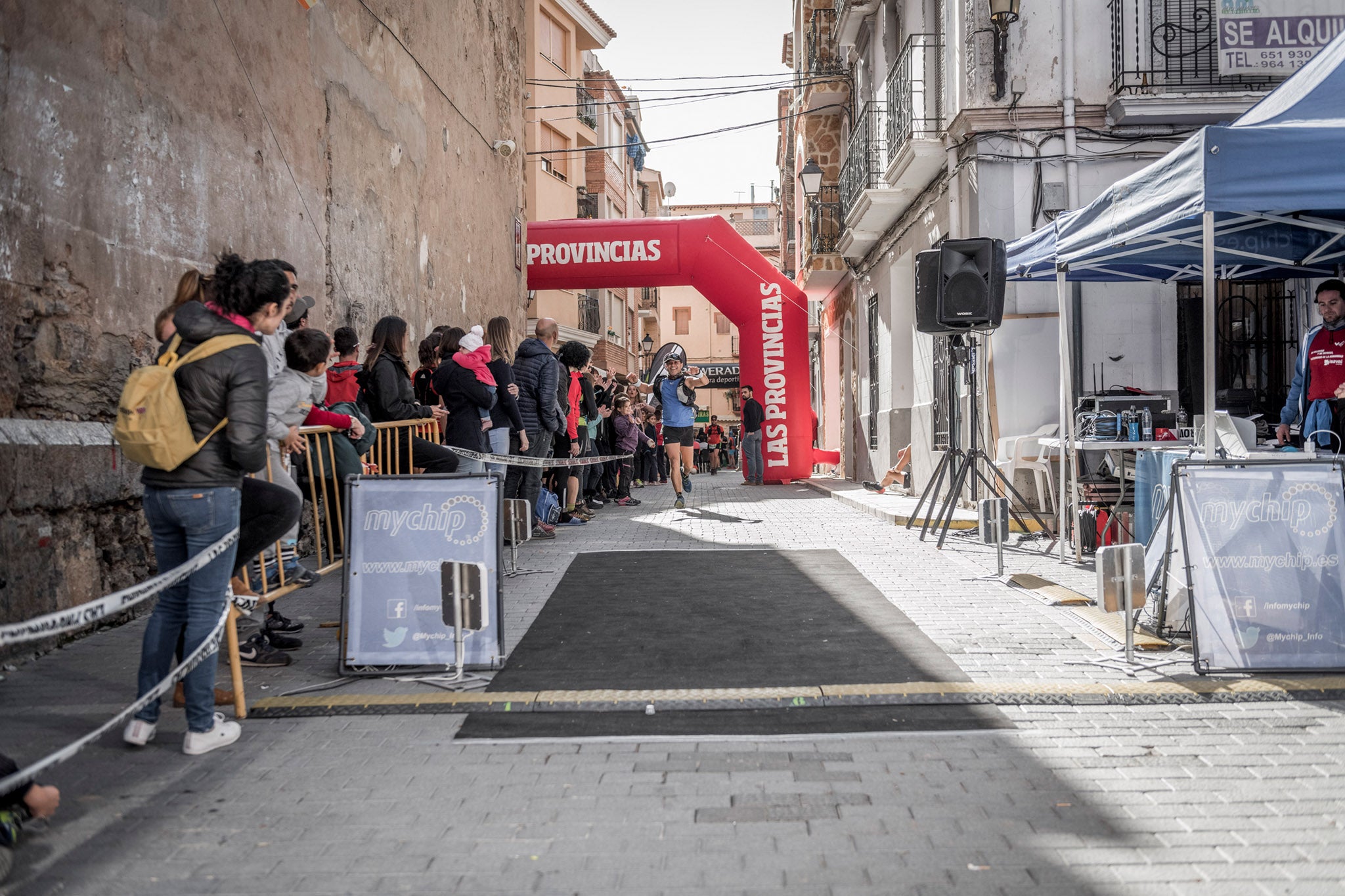 Galería de fotos de la llegada a meta de la carrera de 30 kilómetros del Trail de Montanejos 2018