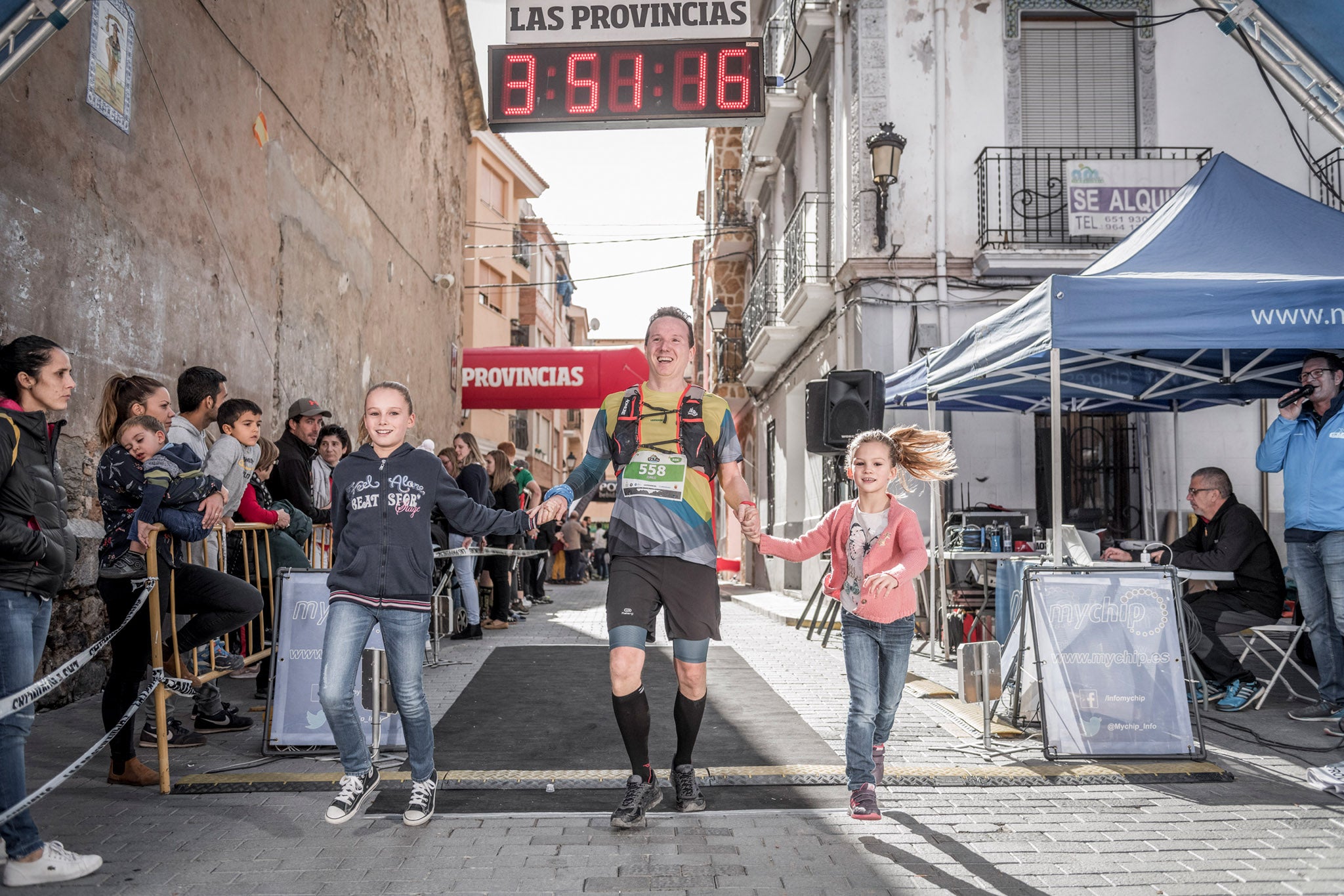 Galería de fotos de la llegada a meta de la carrera de 30 kilómetros del Trail de Montanejos 2018