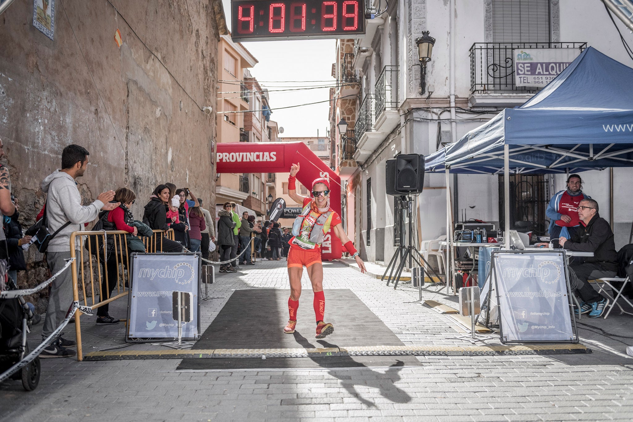 Galería de fotos de la llegada a meta de la carrera de 30 kilómetros del Trail de Montanejos 2018