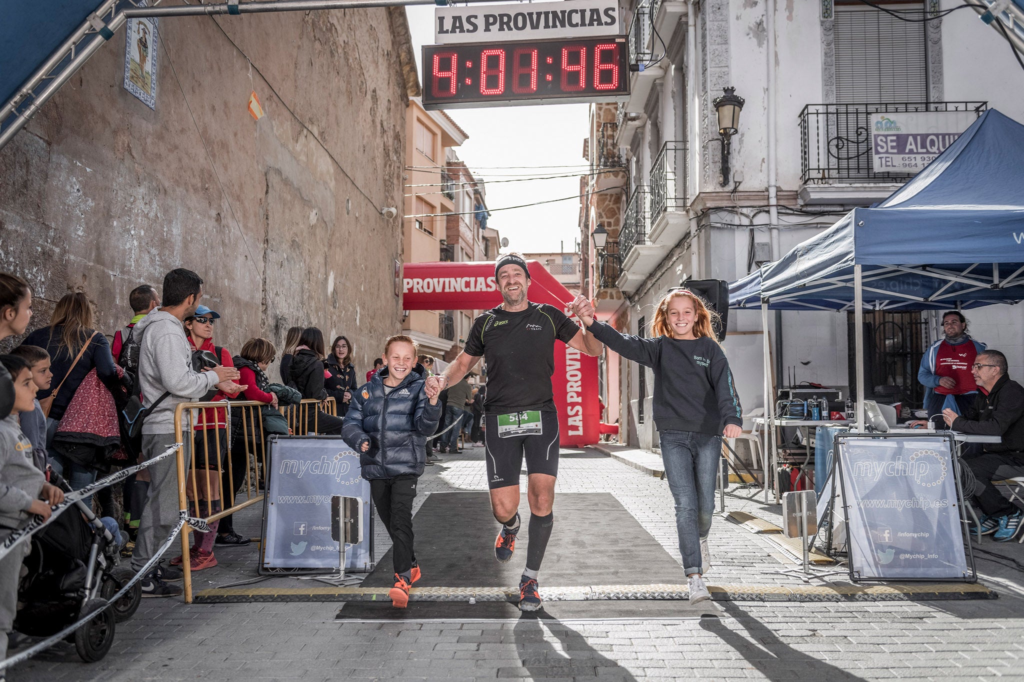 Galería de fotos de la llegada a meta de la carrera de 30 kilómetros del Trail de Montanejos 2018