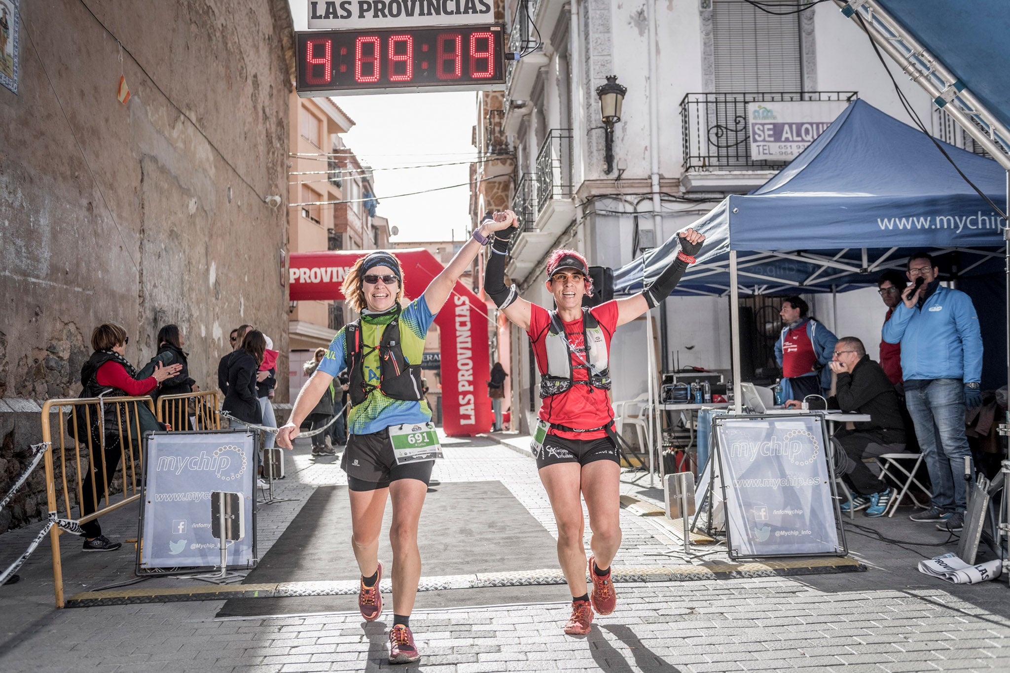 Galería de fotos de la llegada a meta de la carrera de 30 kilómetros del Trail de Montanejos 2018