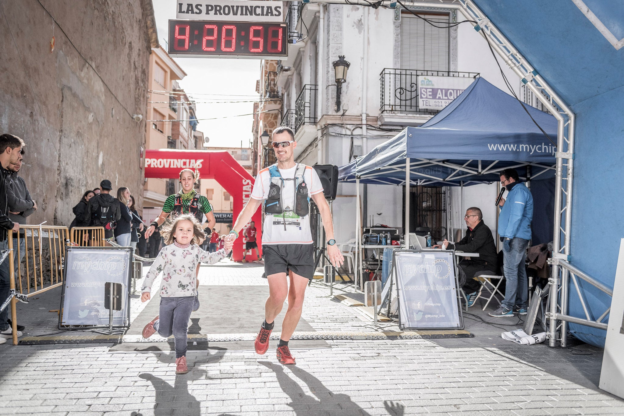 Galería de fotos de la llegada a meta de la carrera de 30 kilómetros del Trail de Montanejos 2018