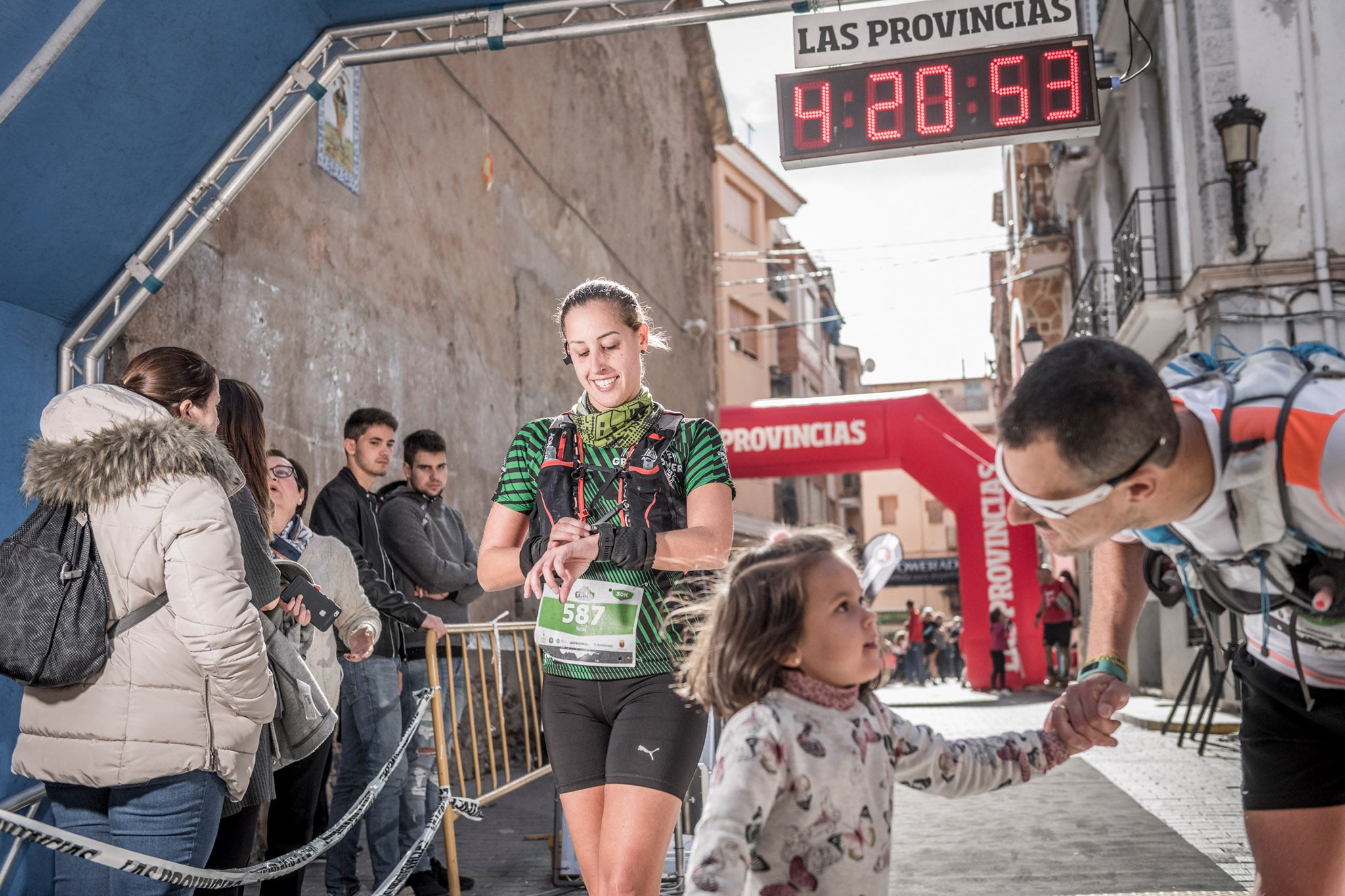 Galería de fotos de la llegada a meta de la carrera de 30 kilómetros del Trail de Montanejos 2018