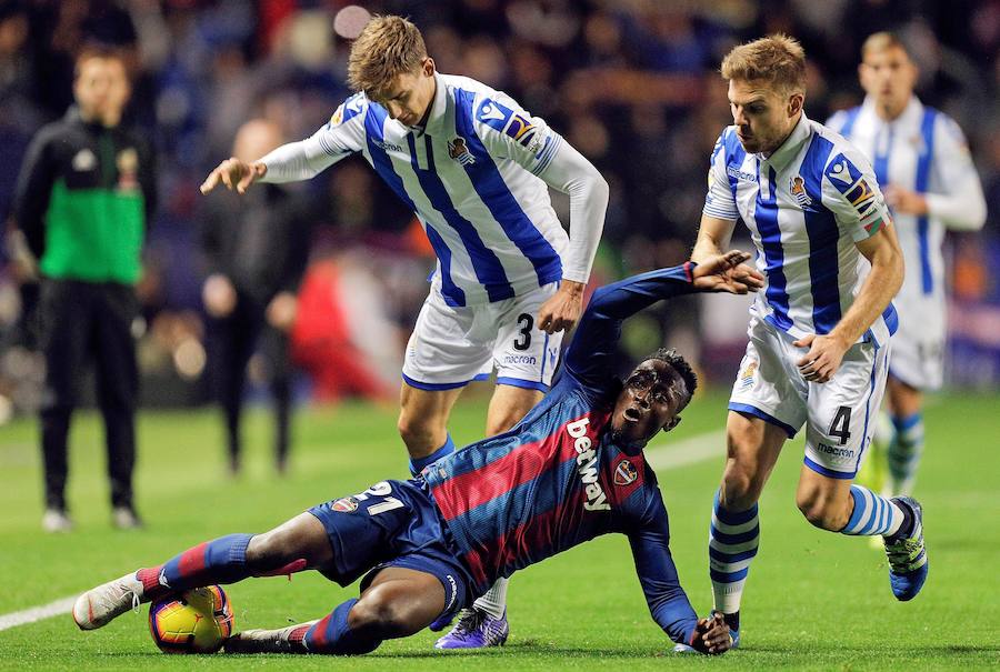 Imágenes del partido de la duodécima jornada de Liga en el Ciutat de València