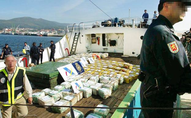 Alijo histórico. En 2003, el juez Vázquez Taín coordinó una operación en la que se aprehendieron 7.000 kilos de cocaína que viajaban ocultos en el barco congelador 'South Sea'. 