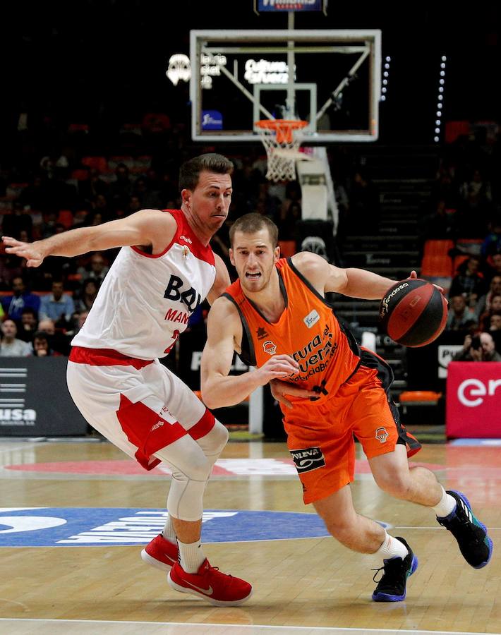 Estas son las imágenes que deja el choque de Liga ACB en la Fonteta donde el conjunto taronja se ha impuesto por 89-76