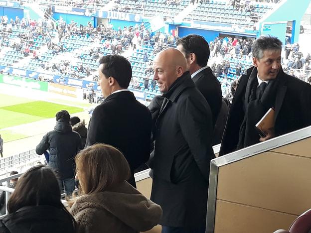 LONGORIA, CON EL AGENTE DE MARCELINO
