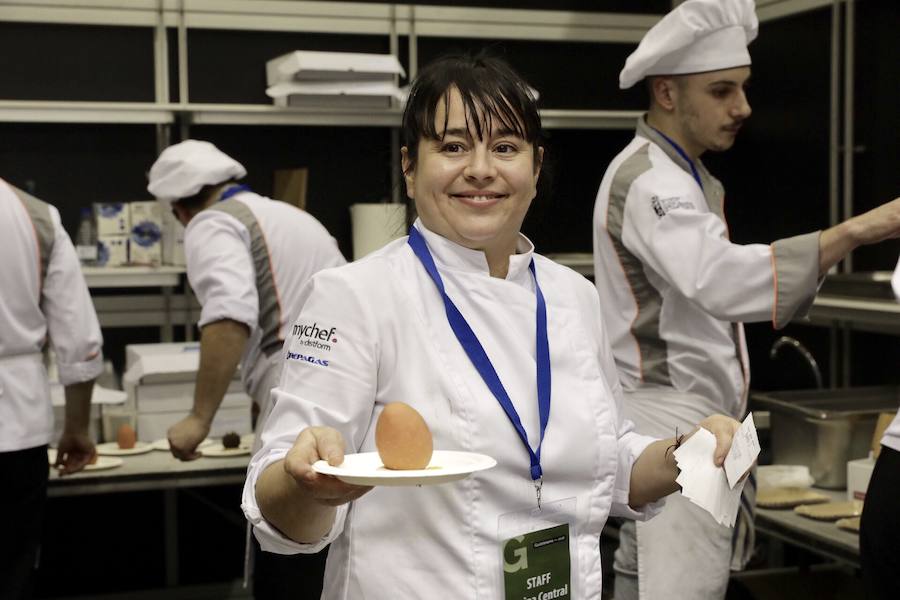 El cocinero Óscar Torrijos, quien fue el primero en conseguir una Estrella Michelin en Valencia y que se ha convertido en maestro y mentor de muchos de los grandes nombres de la gastronomía mediterránea actual, es el ganador del I Premio Chef Gastrónoma. La creación de estos galardones es una de las novedades que la organización del certamen Gastrónoma ha preparado para esta edición del evento, que se celebra del domingo 11 al martes 13 de noviembre en Feria Valencia. Gastrónoma 2018 abre sus puertas con el mejor programa de los últimos años. Todos los detalles y las entradas están disponibles ya en www.gastronoma.es