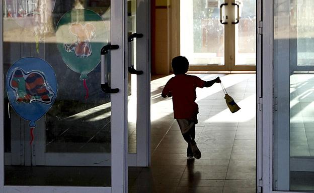 Un alumno, en un centro escolar de Infantil.