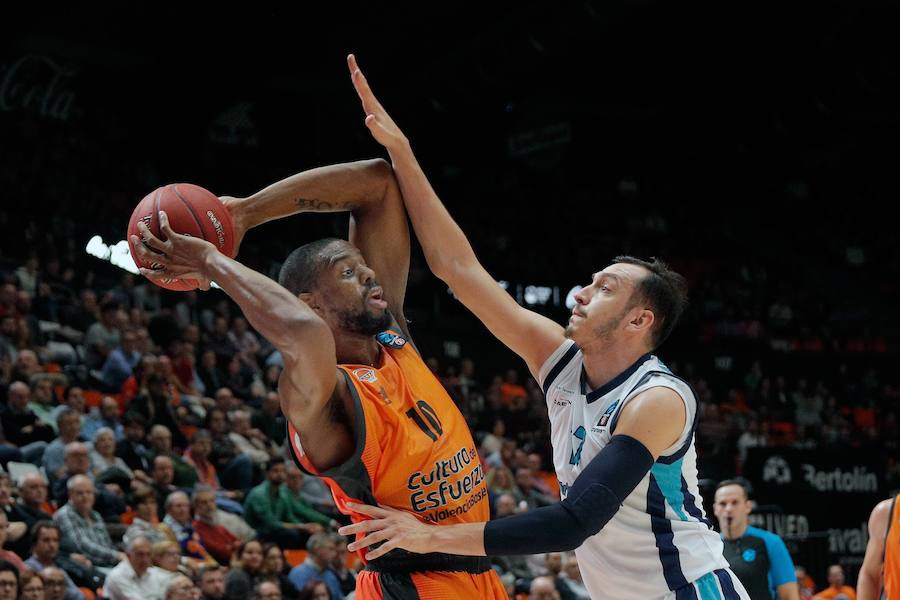 Estas son las imágenes que deja la séptima jornada de la competición europea en la Fonteta. Ganaron los taronja (101-83) 