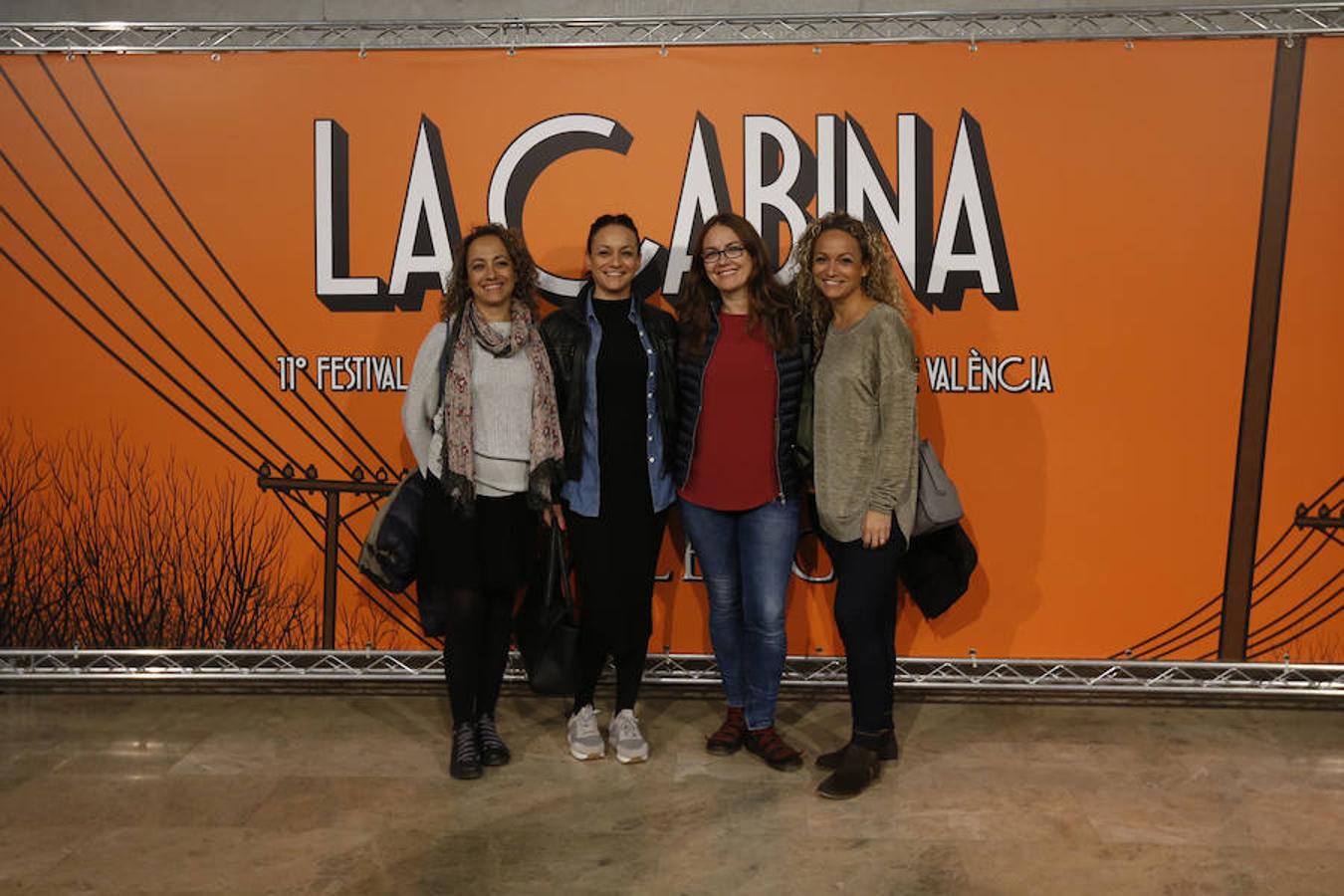 La Cabina, el festival internacional de mediometrajes de Valencia, inaugura en el Palau de la Música su undécima edición con un espectáculo pensado para sorprender al público y protagonizado por los actores José Luis Herranz y Víctor Aleixandre. Hasta el día 24 de noviembre se podrán ver en La Filmoteca y La Nau los 32 mediometrajes que participan en el evento audiovisual que ha estrenado el metraje 'Zalig zijn de Onwetenden'. 