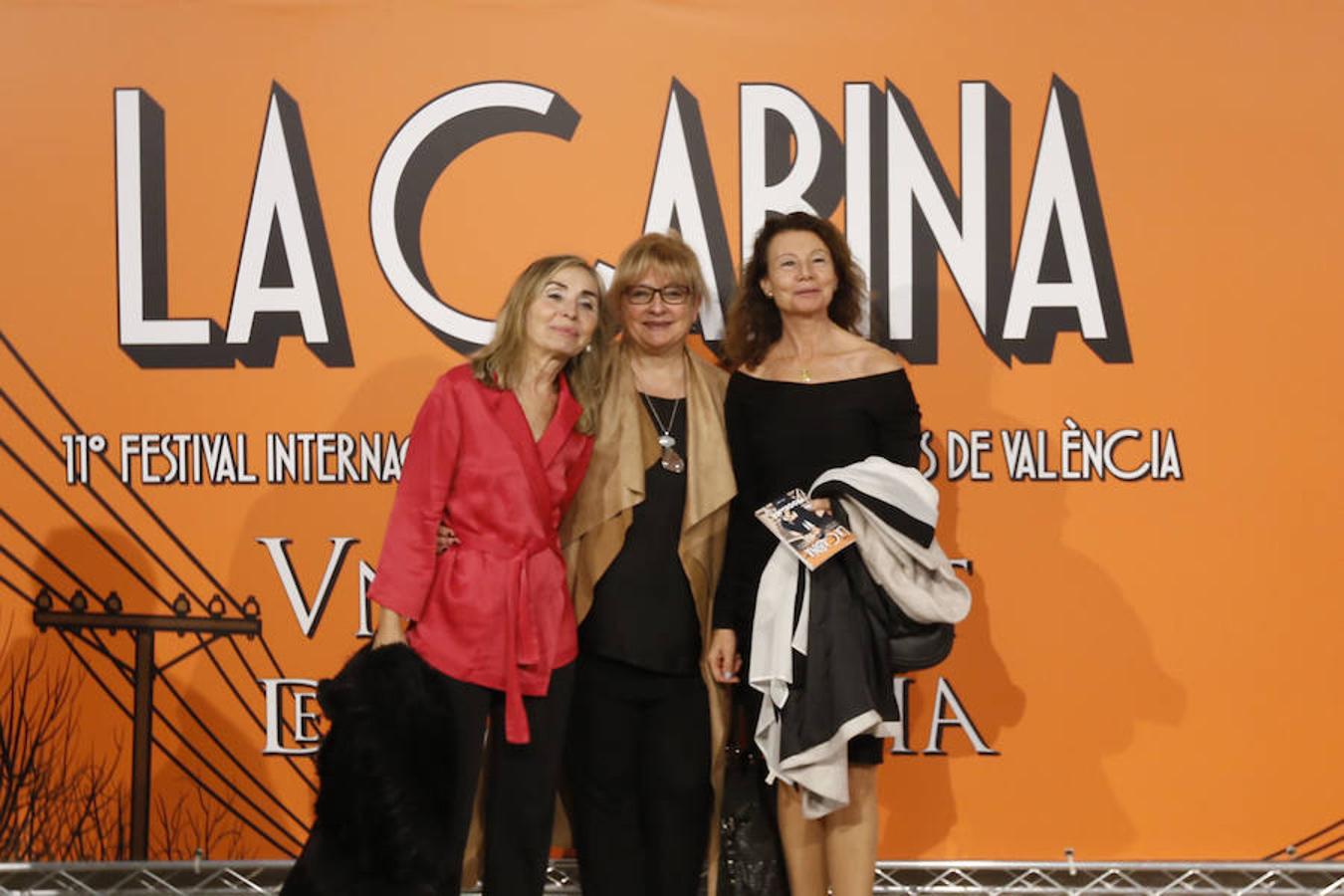 La Cabina, el festival internacional de mediometrajes de Valencia, inaugura en el Palau de la Música su undécima edición con un espectáculo pensado para sorprender al público y protagonizado por los actores José Luis Herranz y Víctor Aleixandre. Hasta el día 24 de noviembre se podrán ver en La Filmoteca y La Nau los 32 mediometrajes que participan en el evento audiovisual que ha estrenado el metraje 'Zalig zijn de Onwetenden'. 