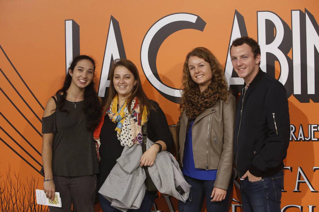 La Cabina, el festival internacional de mediometrajes de Valencia, inaugura en el Palau de la Música su undécima edición con un espectáculo pensado para sorprender al público y protagonizado por los actores José Luis Herranz y Víctor Aleixandre. Hasta el día 24 de noviembre se podrán ver en La Filmoteca y La Nau los 32 mediometrajes que participan en el evento audiovisual que ha estrenado el metraje 'Zalig zijn de Onwetenden'. 