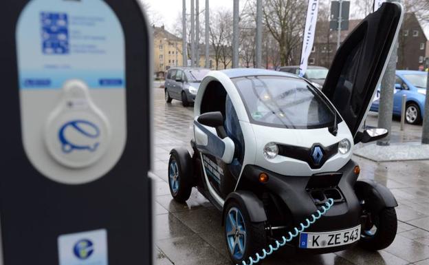 Un vehículo eléctrico, durante una recarga. 