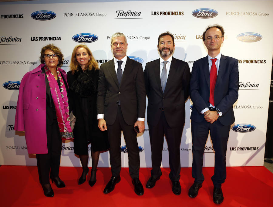 Cristina Lorente, Mercedes Sanchiz, César Miguel, Enrique Ibo (director de banca privada en Valencia) y Sergio Turró, de Caixabank.