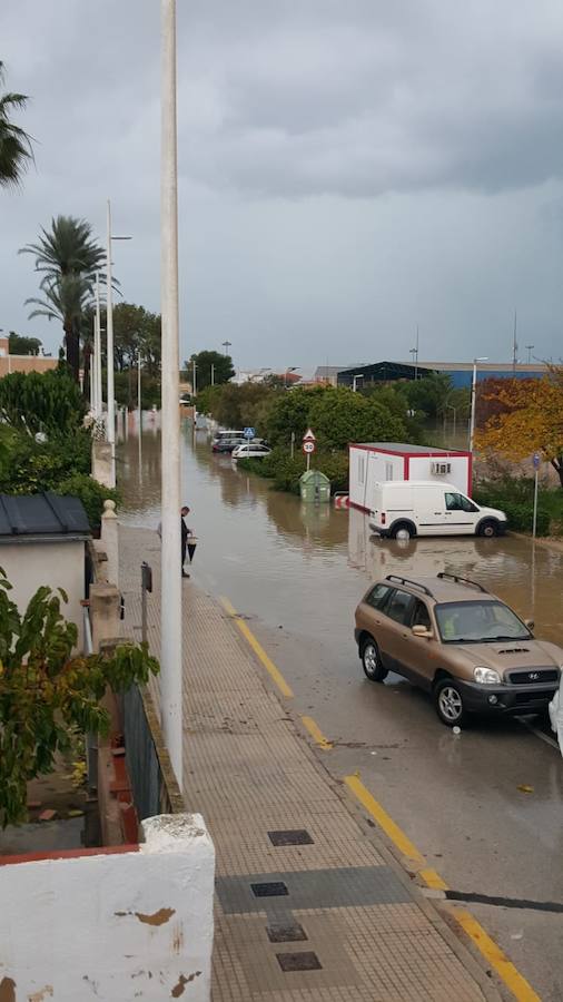 En doce horas se registrado hasta 300 litros por metro cuadrado en Ador, 285,2 litros en la localidad de Rótova; 213,4 en Barx; en La Font d'en Carròs, 157; 144,2 en Villalonga; y 134 en Pinet.