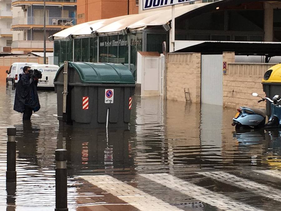 En doce horas se registrado hasta 300 litros por metro cuadrado en Ador, 285,2 litros en la localidad de Rótova; 213,4 en Barx; en La Font d'en Carròs, 157; 144,2 en Villalonga; y 134 en Pinet.