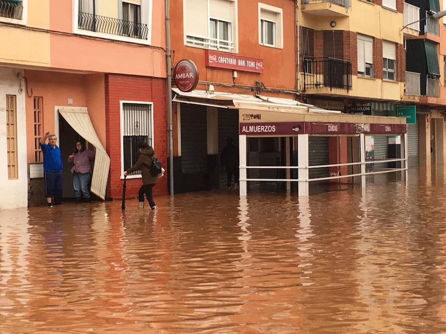 Fotos: Lluvias en Valencia: Desbordamientos, inundaciones y carreteras cortadas en la provincia de Valencia